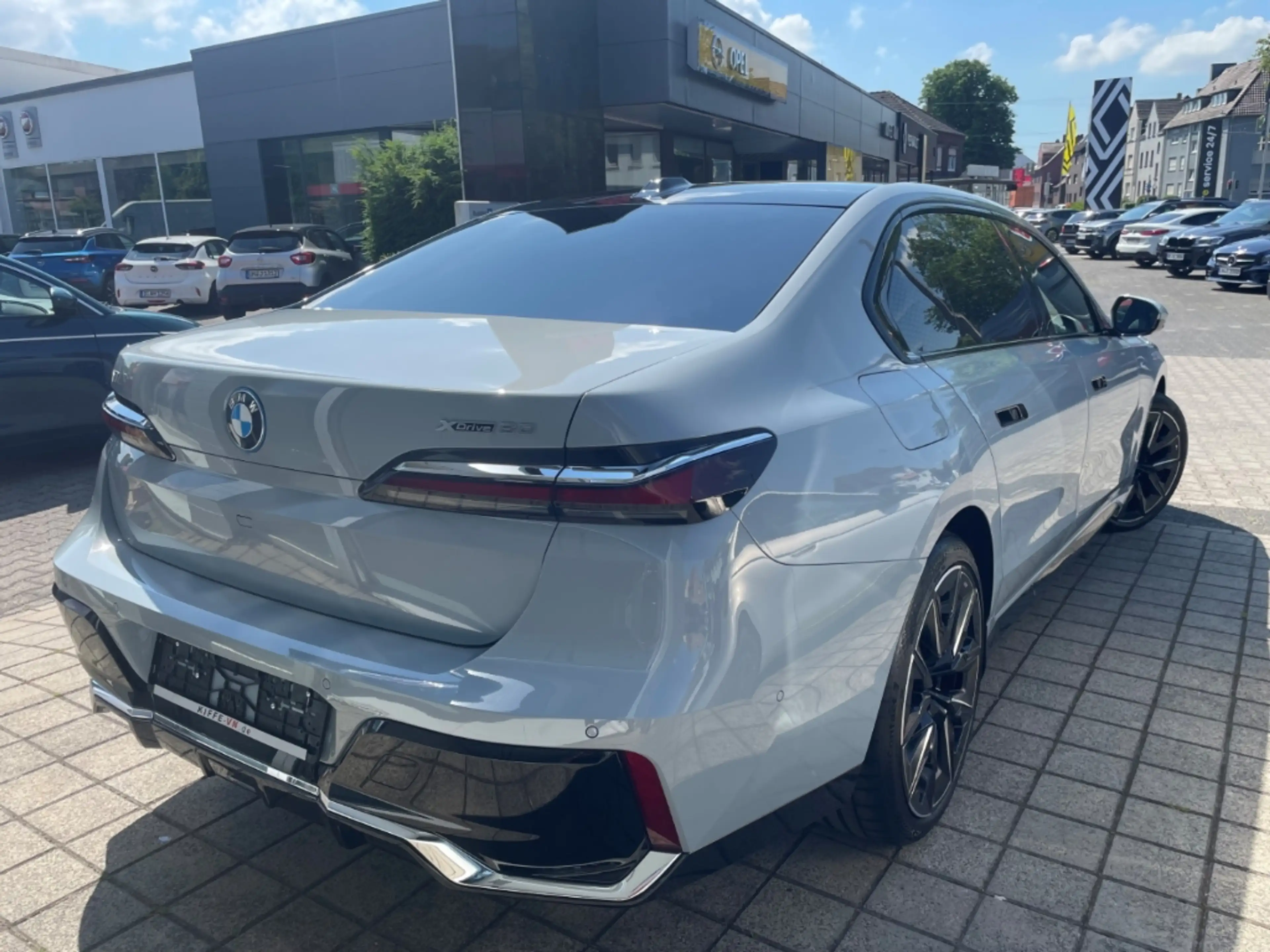 BMW i7 xD 60 MSPORT PANOSKY FOND-TV B&W KRISTALL-LED — photo 5