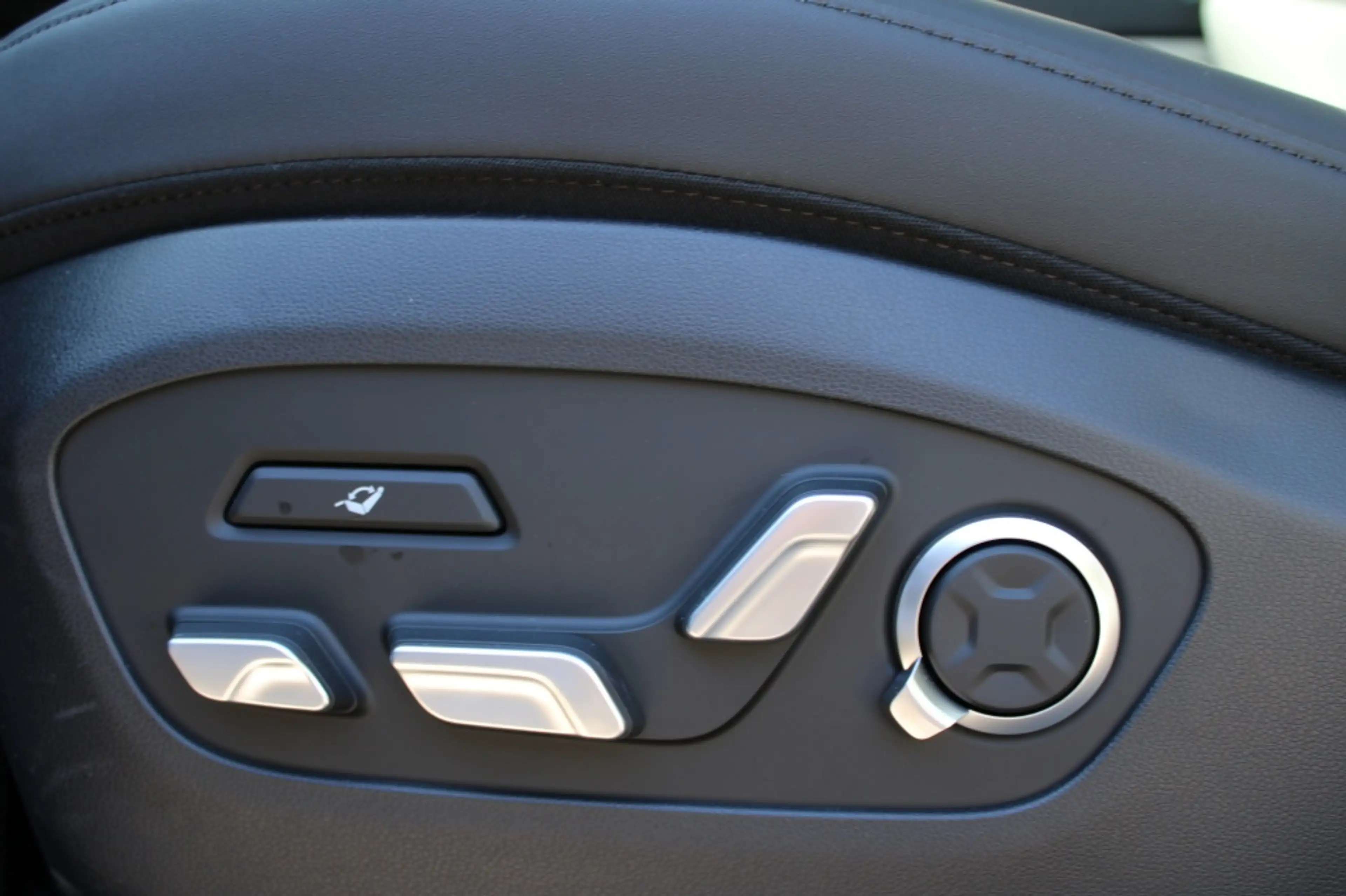Hyundai IONIQ 9 Lounge 7 zits 110.3kWh 4WD Luxe — photo 12