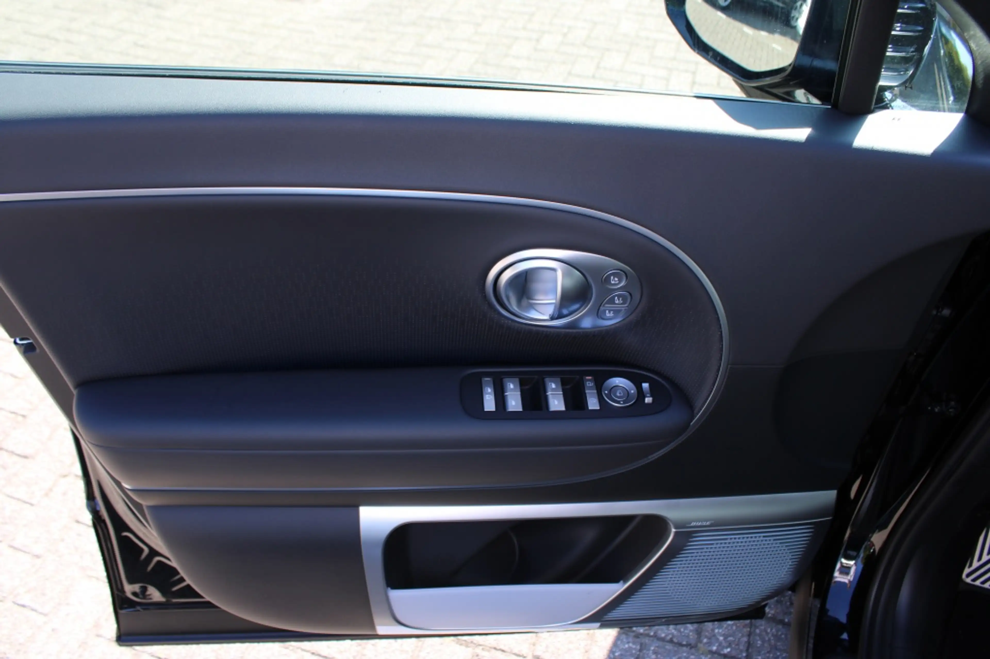Hyundai IONIQ 9 Lounge 7 zits 110.3kWh 4WD Luxe — photo 8