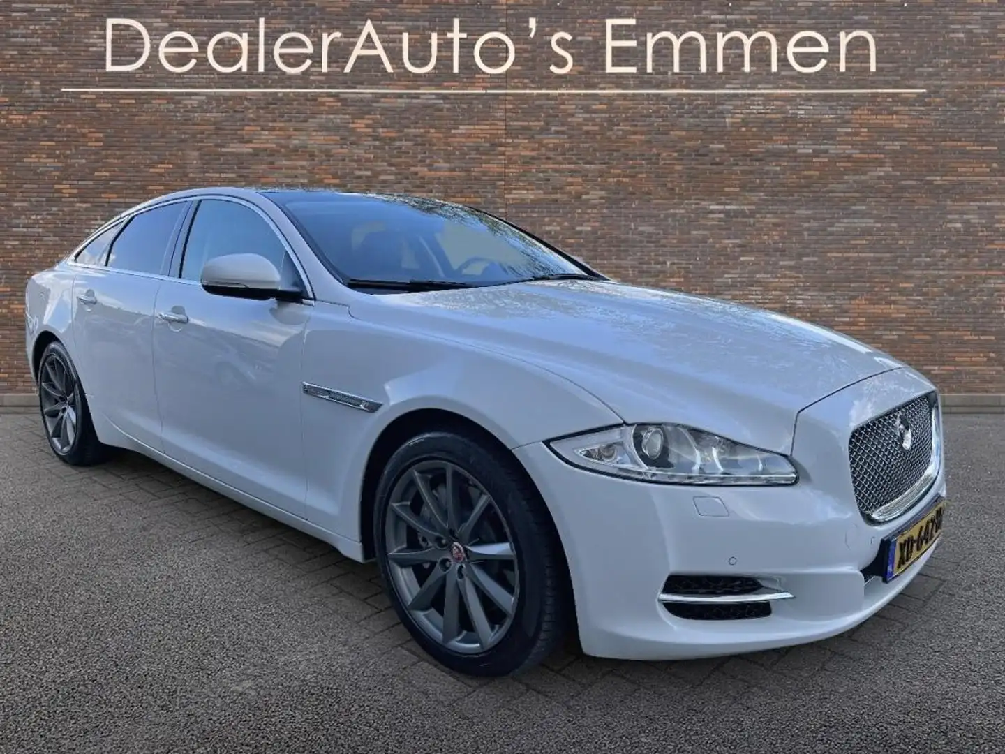 Jaguar XJ 3.0 V6 341 PK SC AWD LEDER SCHUIFDAK LMV NAVIGATIE Білий - 1