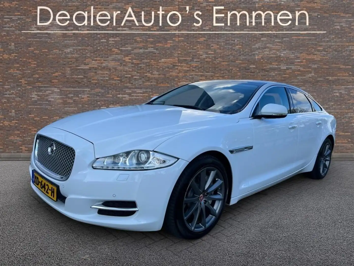Jaguar XJ 3.0 V6 341 PK SC AWD LEDER SCHUIFDAK LMV NAVIGATIE Білий - 2