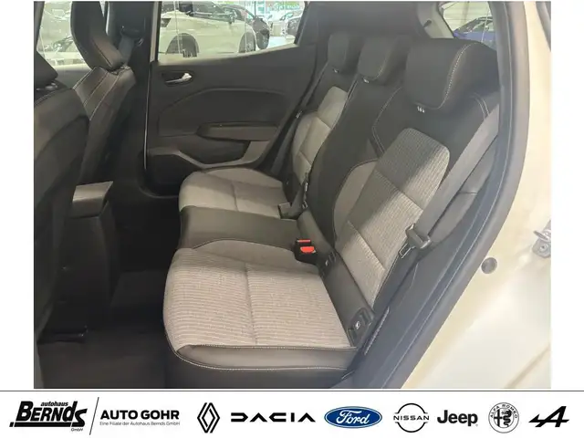 Renault Clio view 9