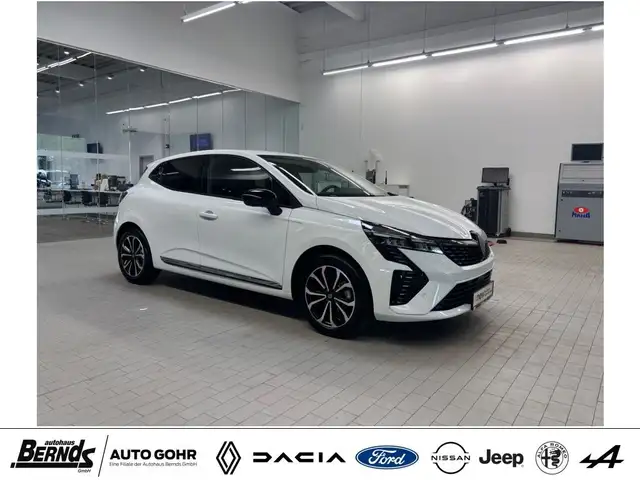 Renault Clio view 2