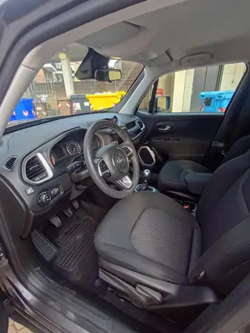 Jeep Renegade view 3
