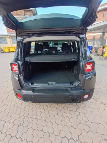 Jeep Renegade view 8