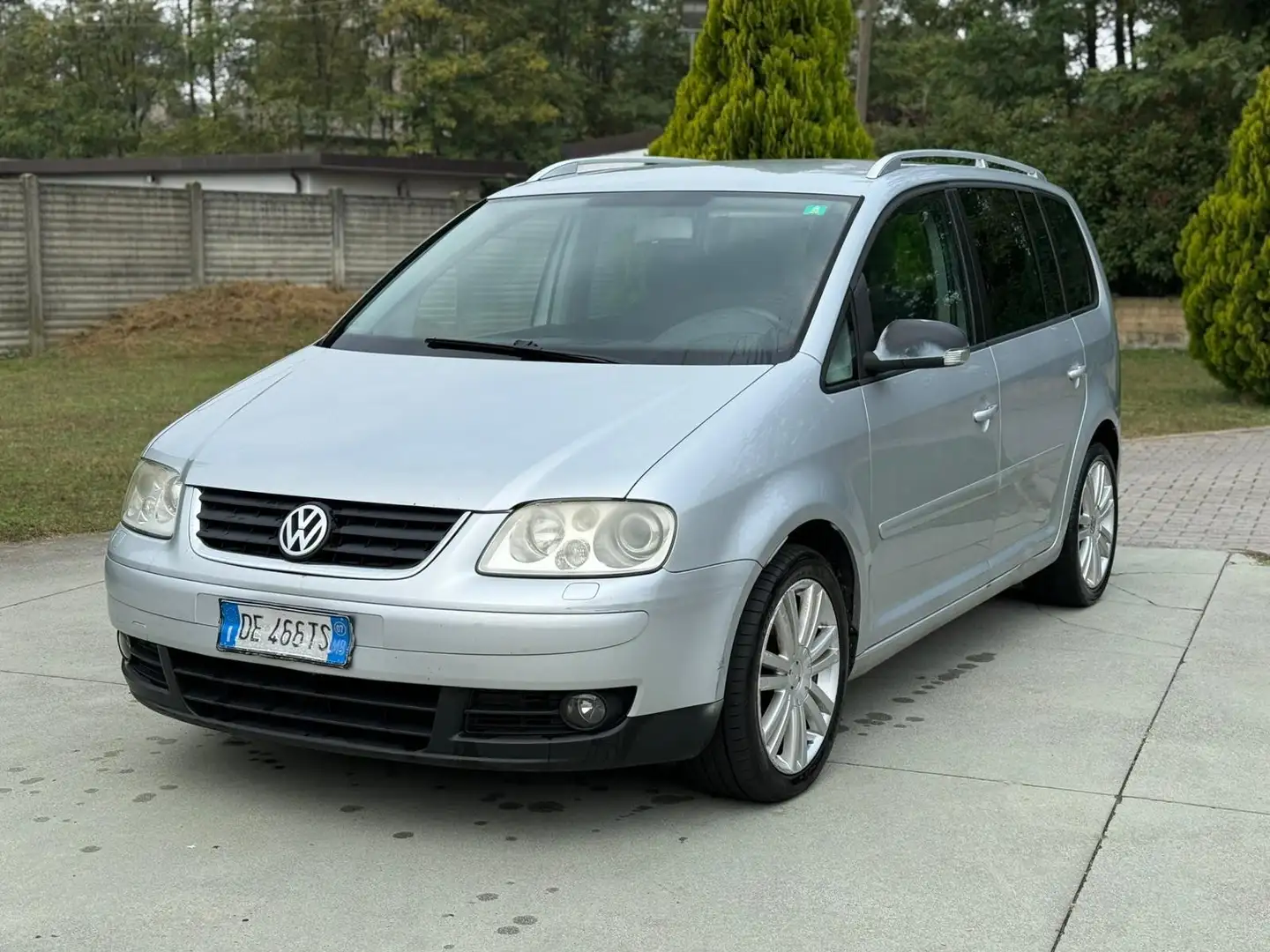 Volkswagen Touran 2.0 tdi Highline 170cv dpf - 1