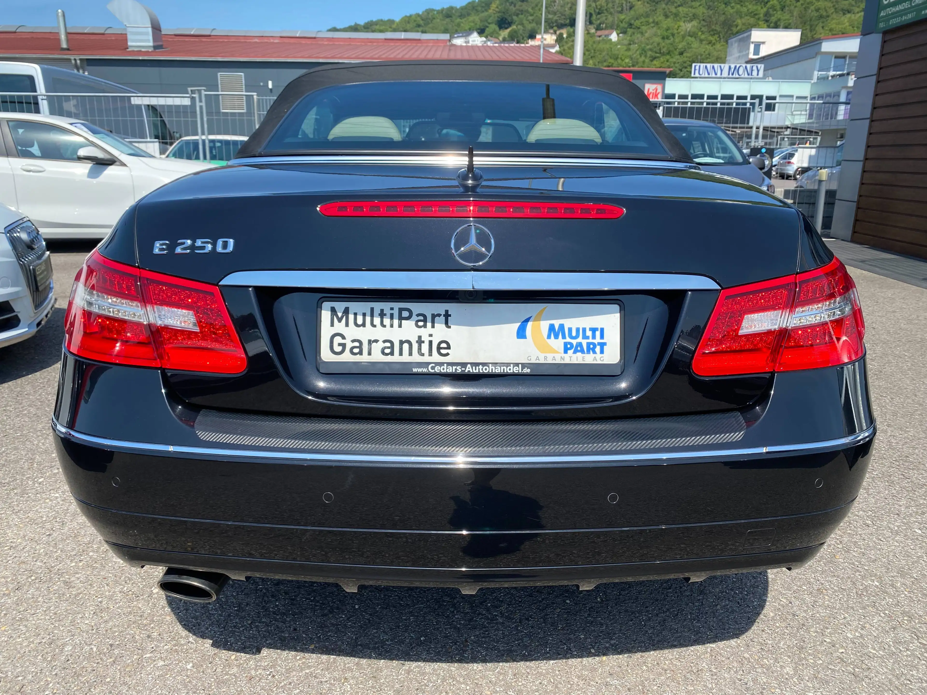 Mercedes-Benz E 250 E 250 CGI 7G-Tronic Cabriolet Navi Xenon Airscarf Sitzbelüftung Einparkhilfe Kamera — photo 5