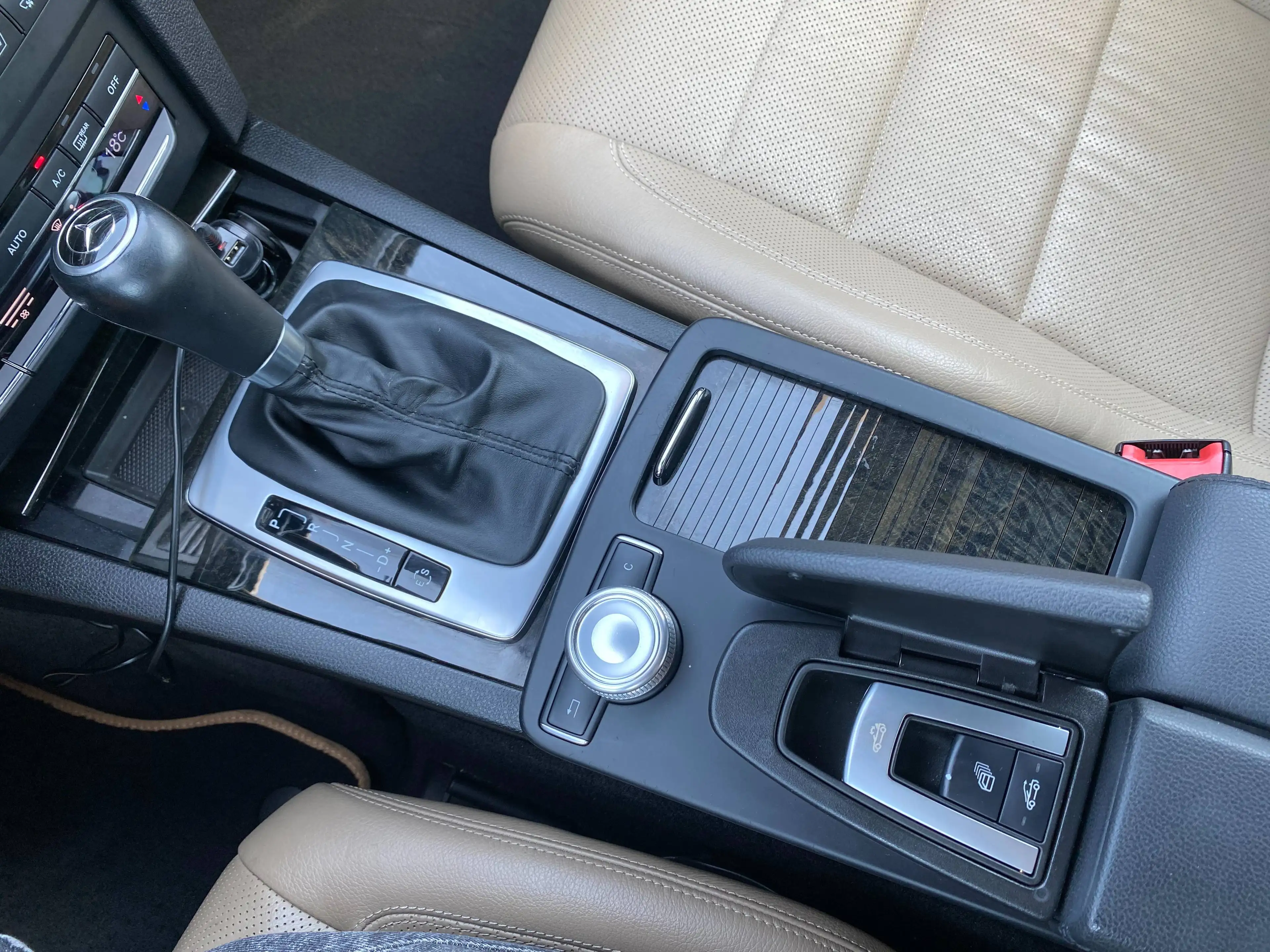 Mercedes-Benz E 250 E 250 CGI 7G-Tronic Cabriolet Navi Xenon Airscarf Sitzbelüftung Einparkhilfe Kamera — photo 28