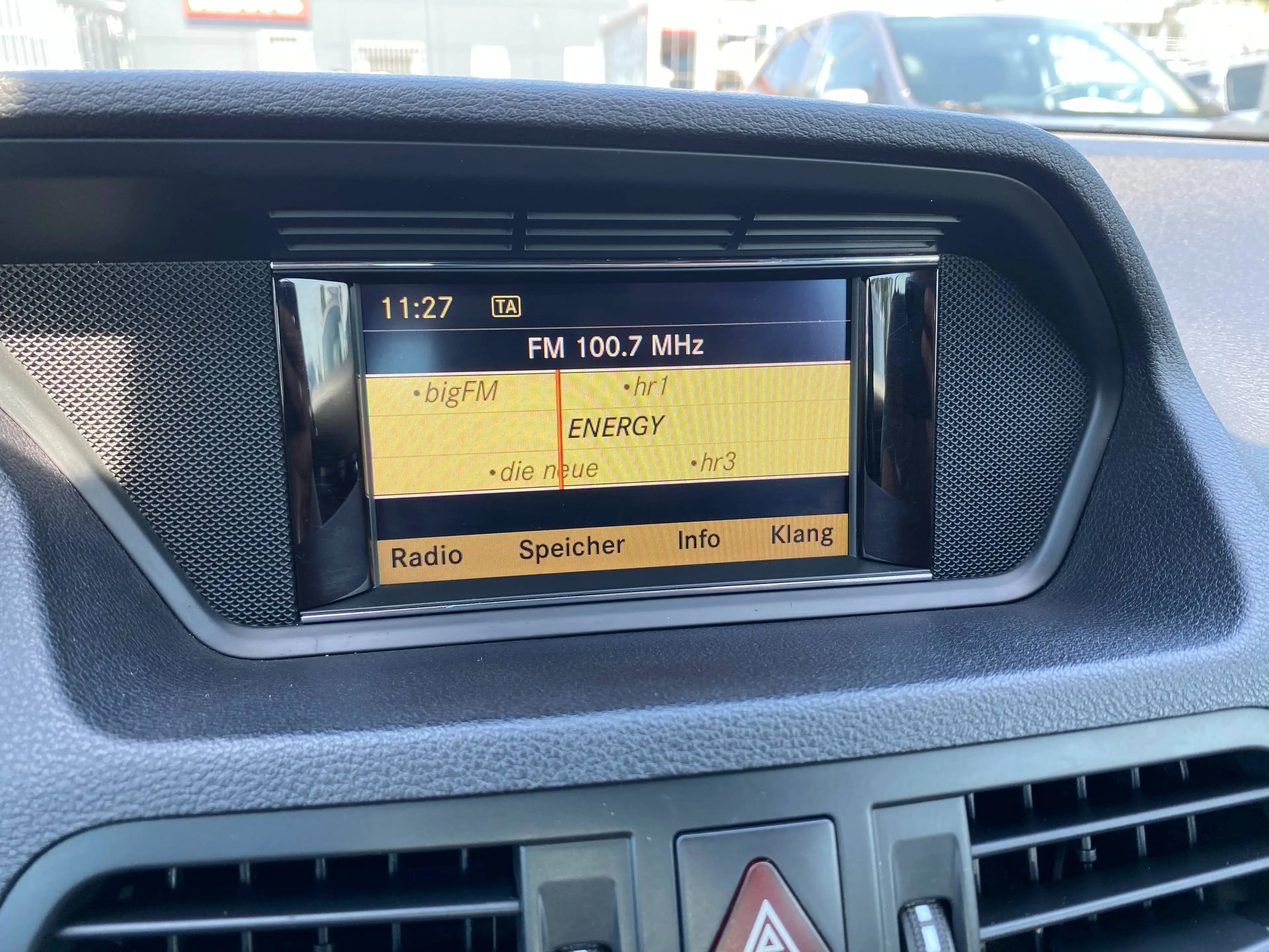 Mercedes-Benz E 250 E 250 CGI 7G-Tronic Cabriolet Navi Xenon Airscarf Sitzbelüftung Einparkhilfe Kamera — photo 25