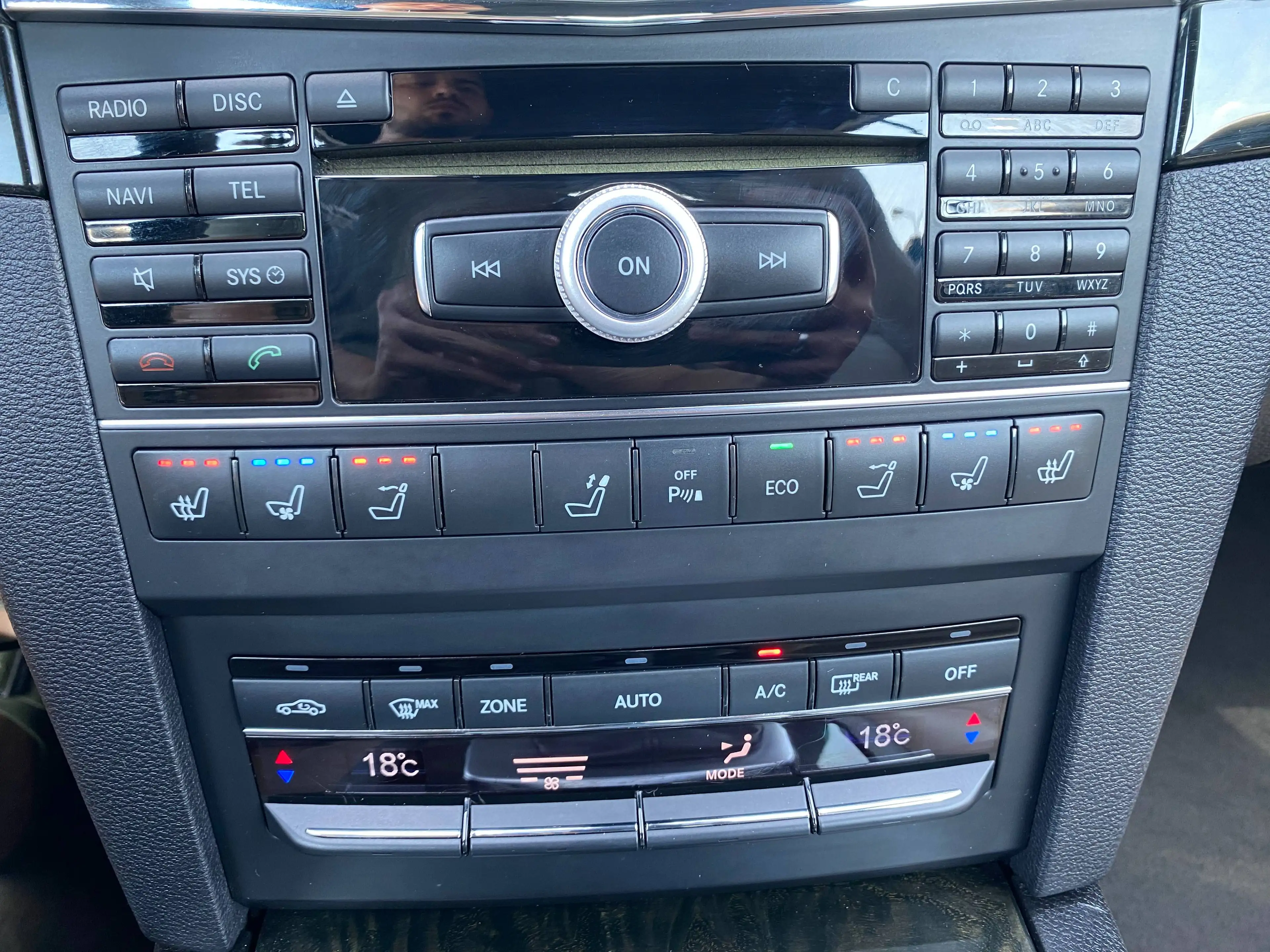 Mercedes-Benz E 250 E 250 CGI 7G-Tronic Cabriolet Navi Xenon Airscarf Sitzbelüftung Einparkhilfe Kamera — photo 24