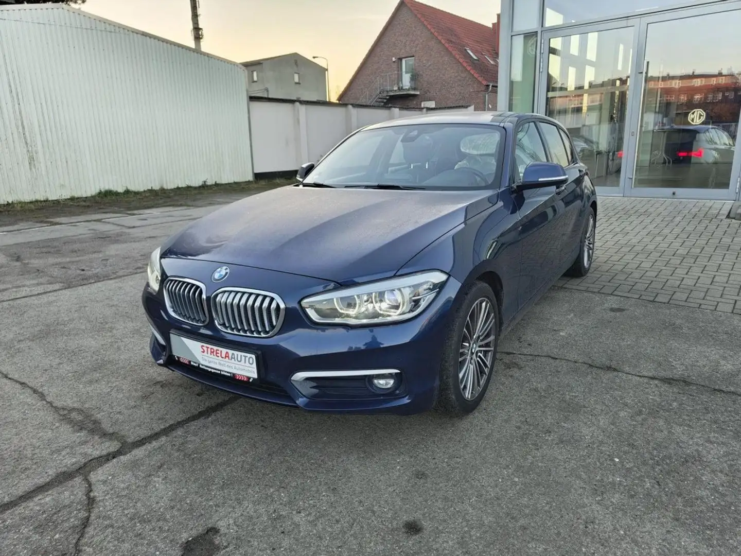 BMW 118 i Urban Line Bluetooth Klima PDC el. Fenster Blau - 1