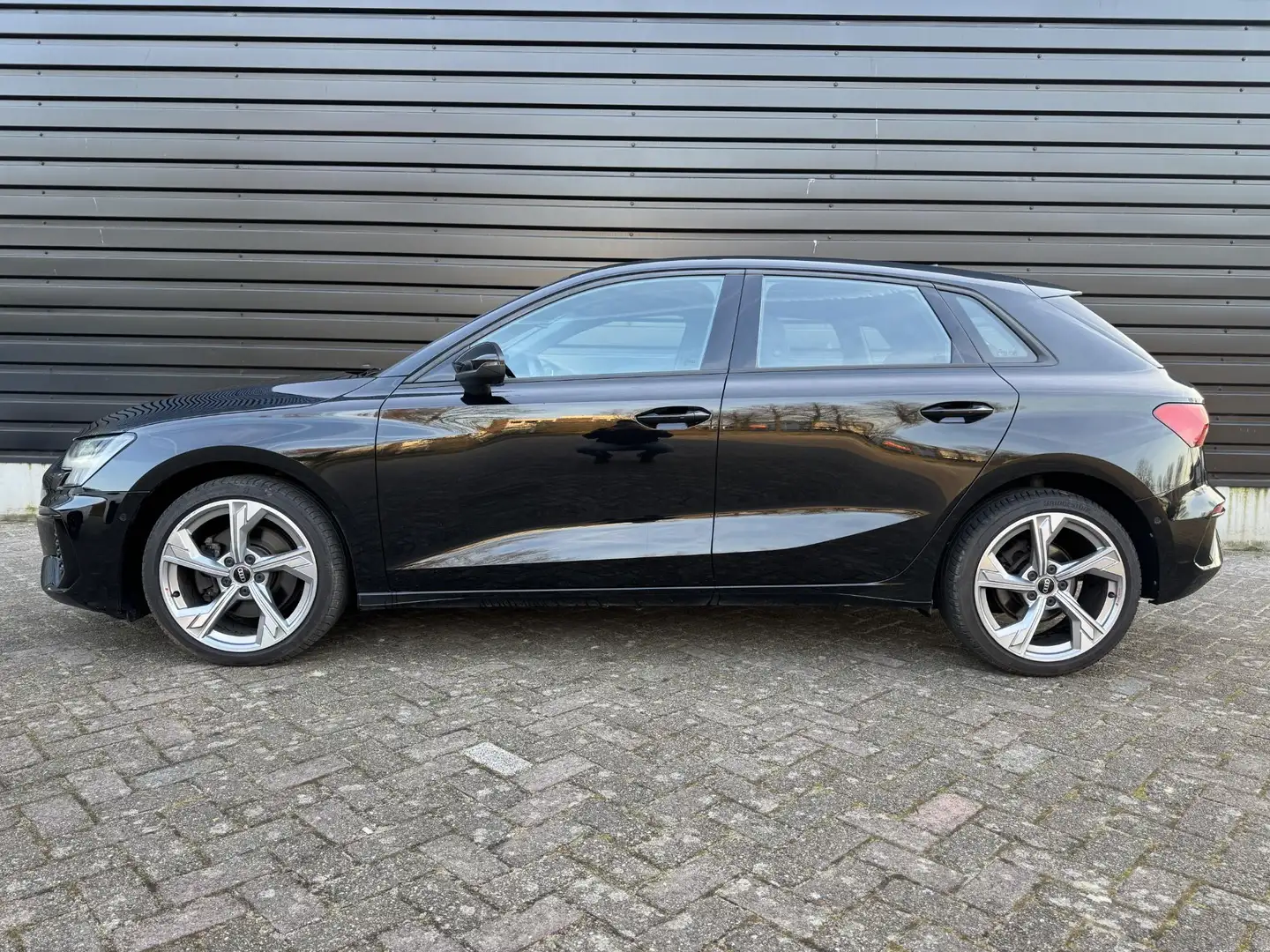 Audi A3 Sportback 30 TFSI Pro Line Trekhaak S-LINE Nieuwe Noir - 2