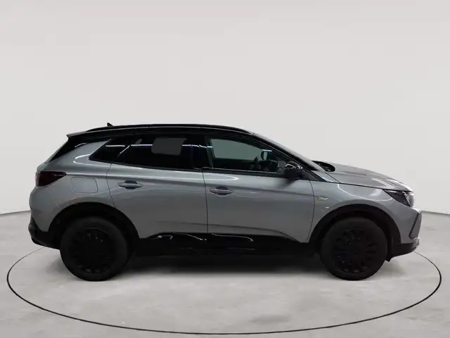 Opel Grandland view 3