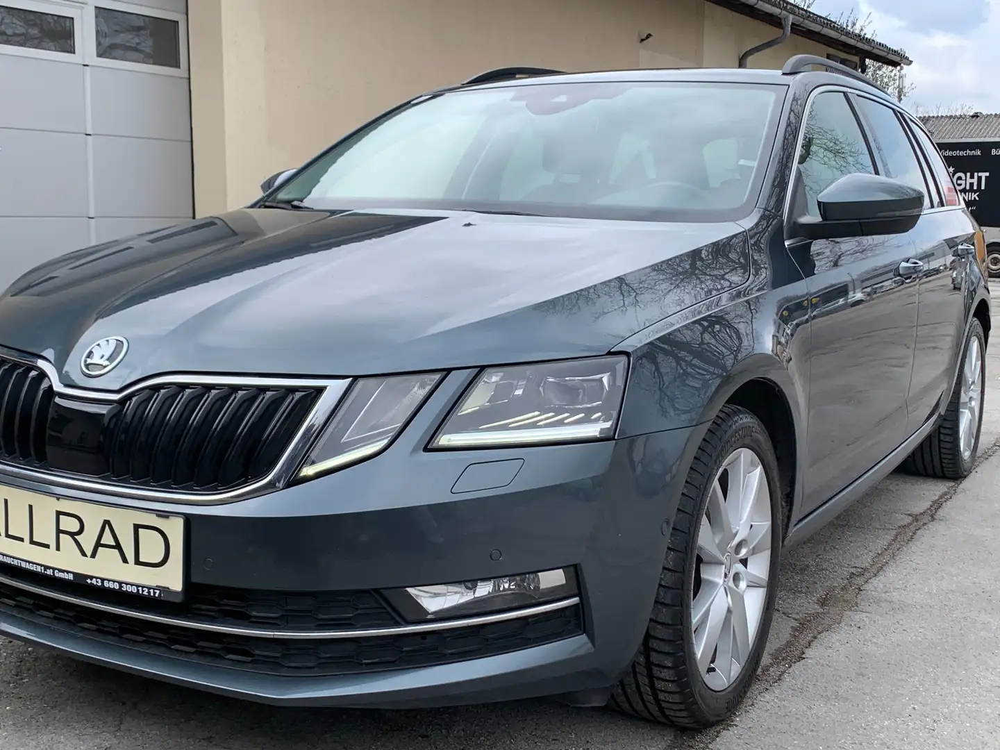 Skoda Octavia Style 4x4, virtual Cockpit, LED- MATRIX, AHK + RFK Grau - 1