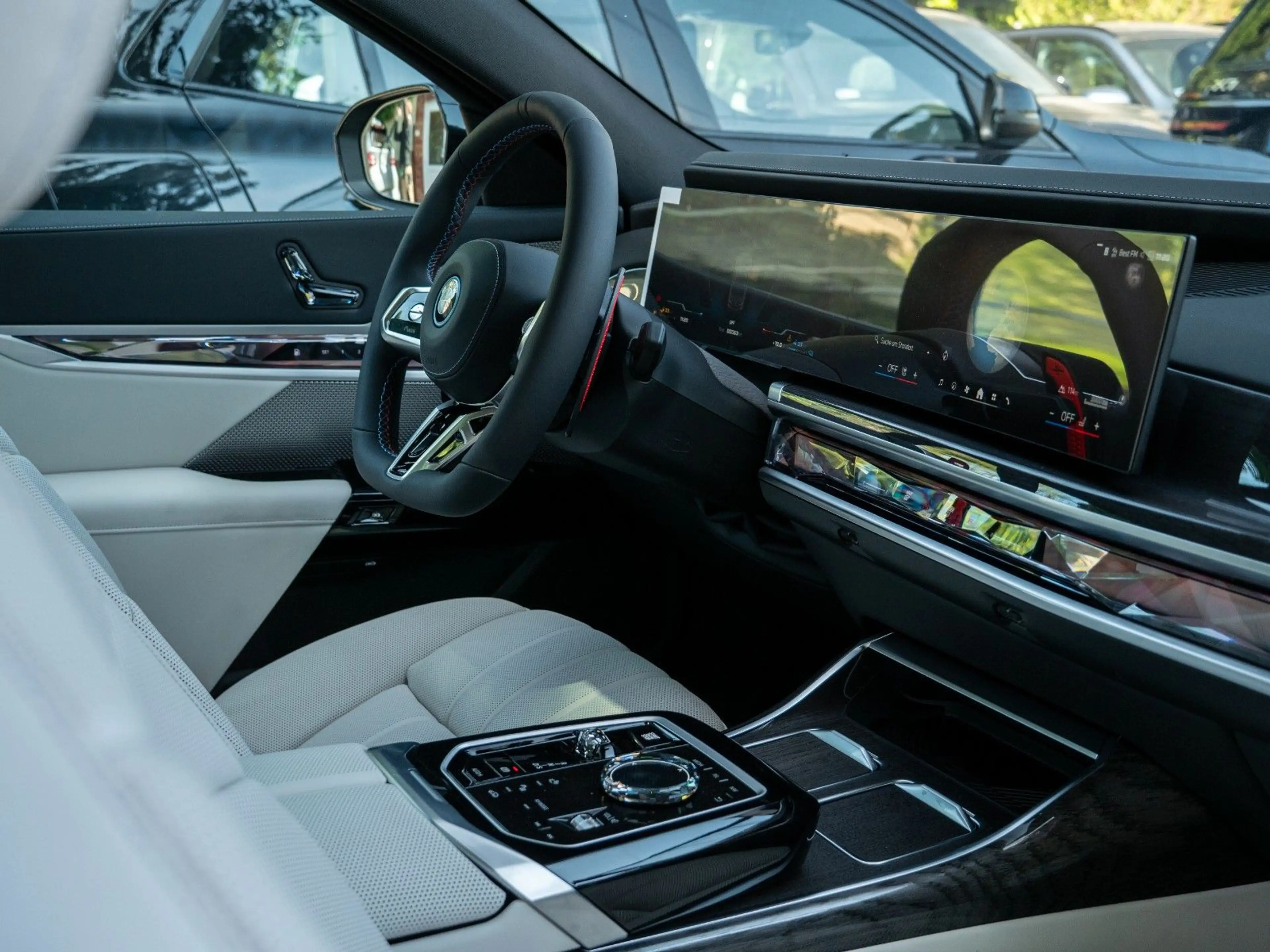 BMW 760 e .TOPZUSTAND.INDIVID.EXECUT.B&W.SKY.5/100 — photo 15