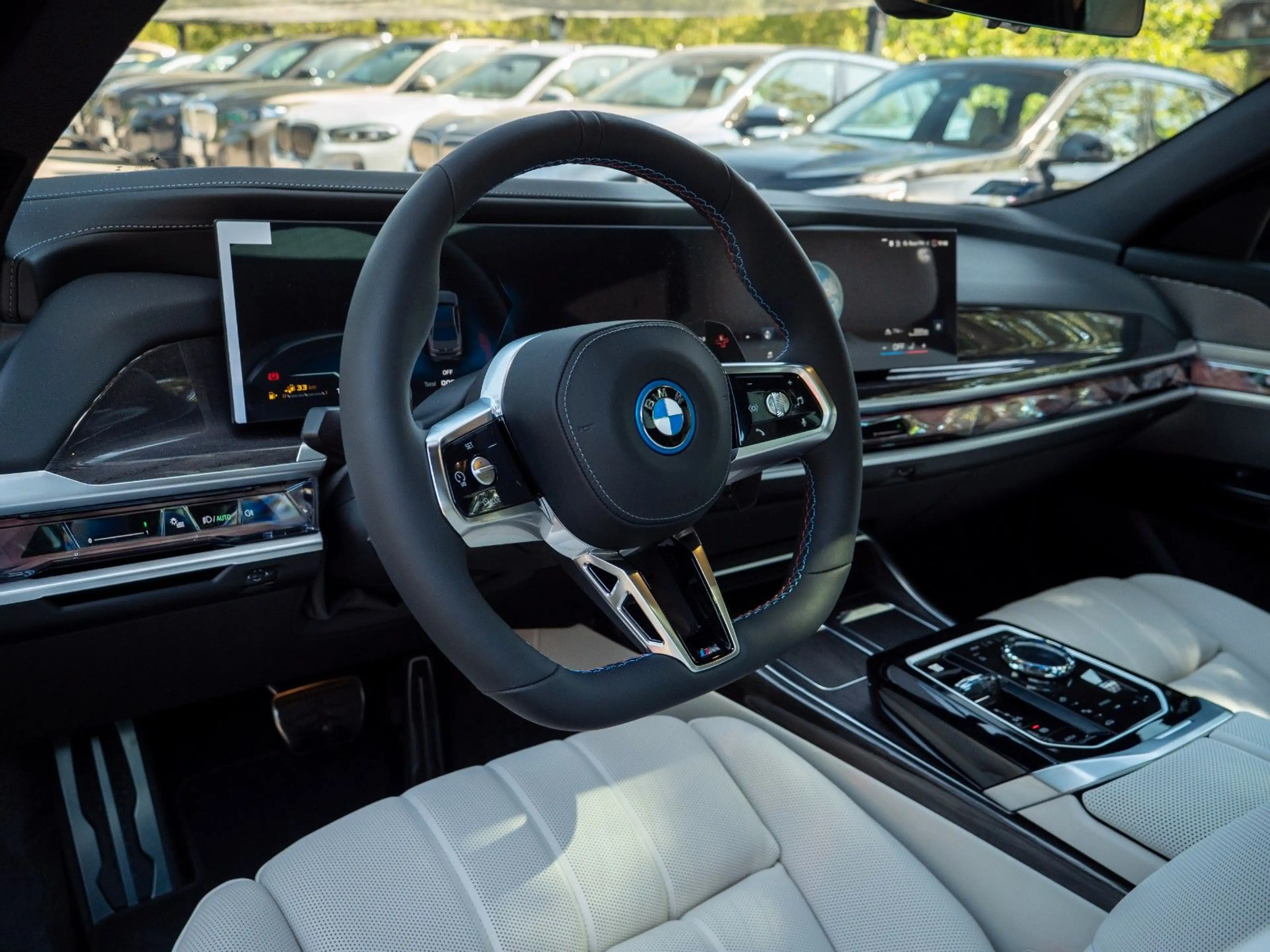 BMW 760 e .TOPZUSTAND.INDIVID.EXECUT.B&W.SKY.5/100 — photo 12