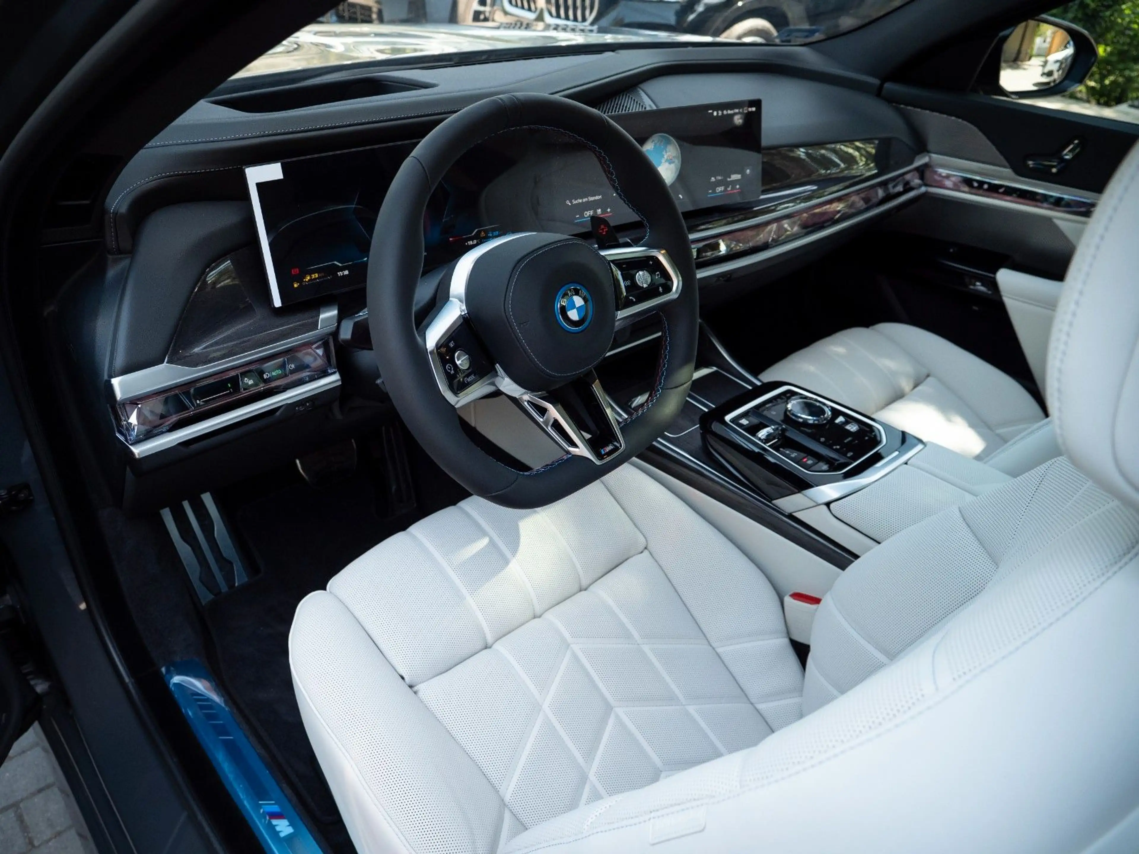 BMW 760 e .TOPZUSTAND.INDIVID.EXECUT.B&W.SKY.5/100 — photo 11