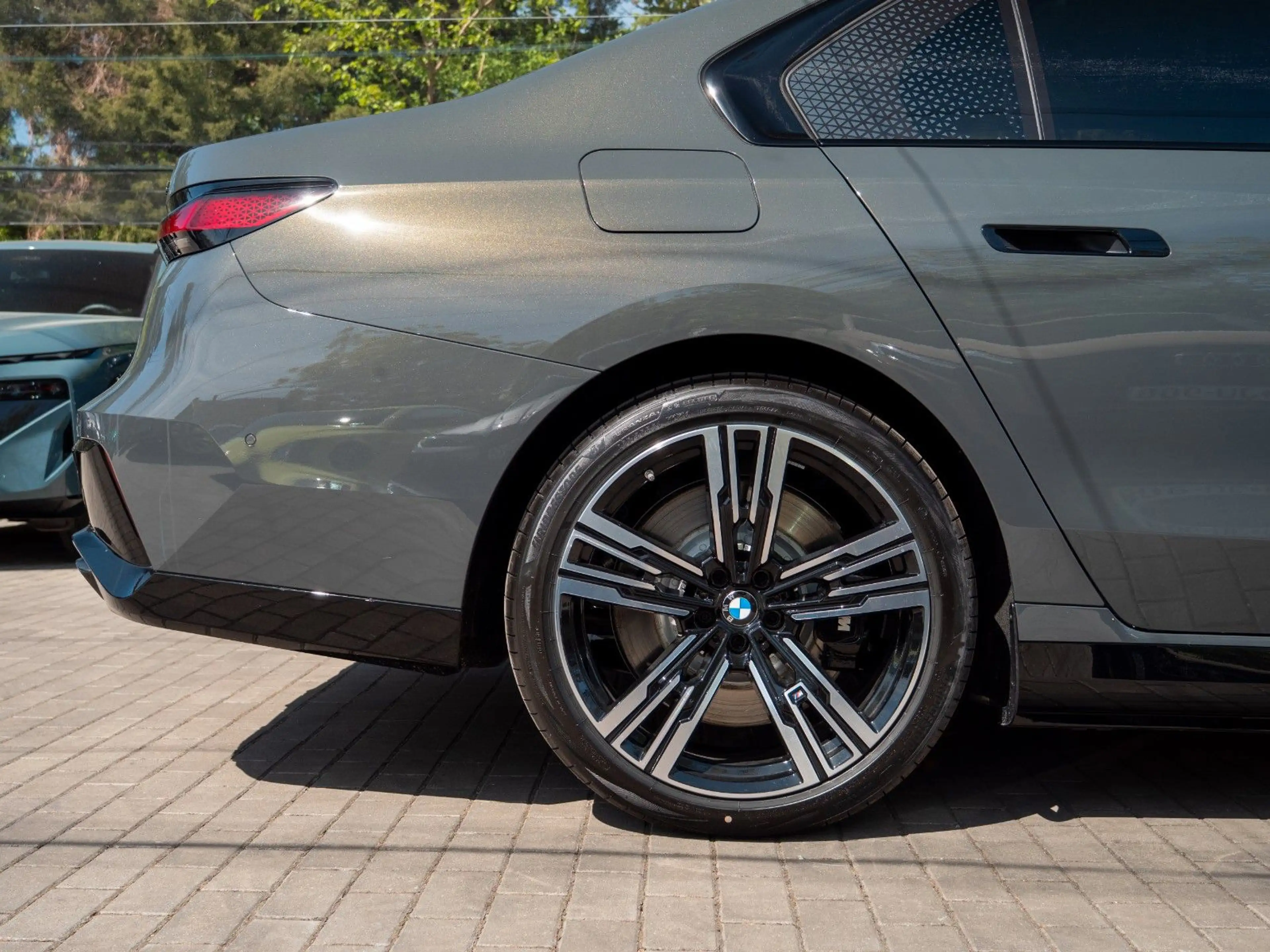 BMW 760 e .TOPZUSTAND.INDIVID.EXECUT.B&W.SKY.5/100 — photo 9