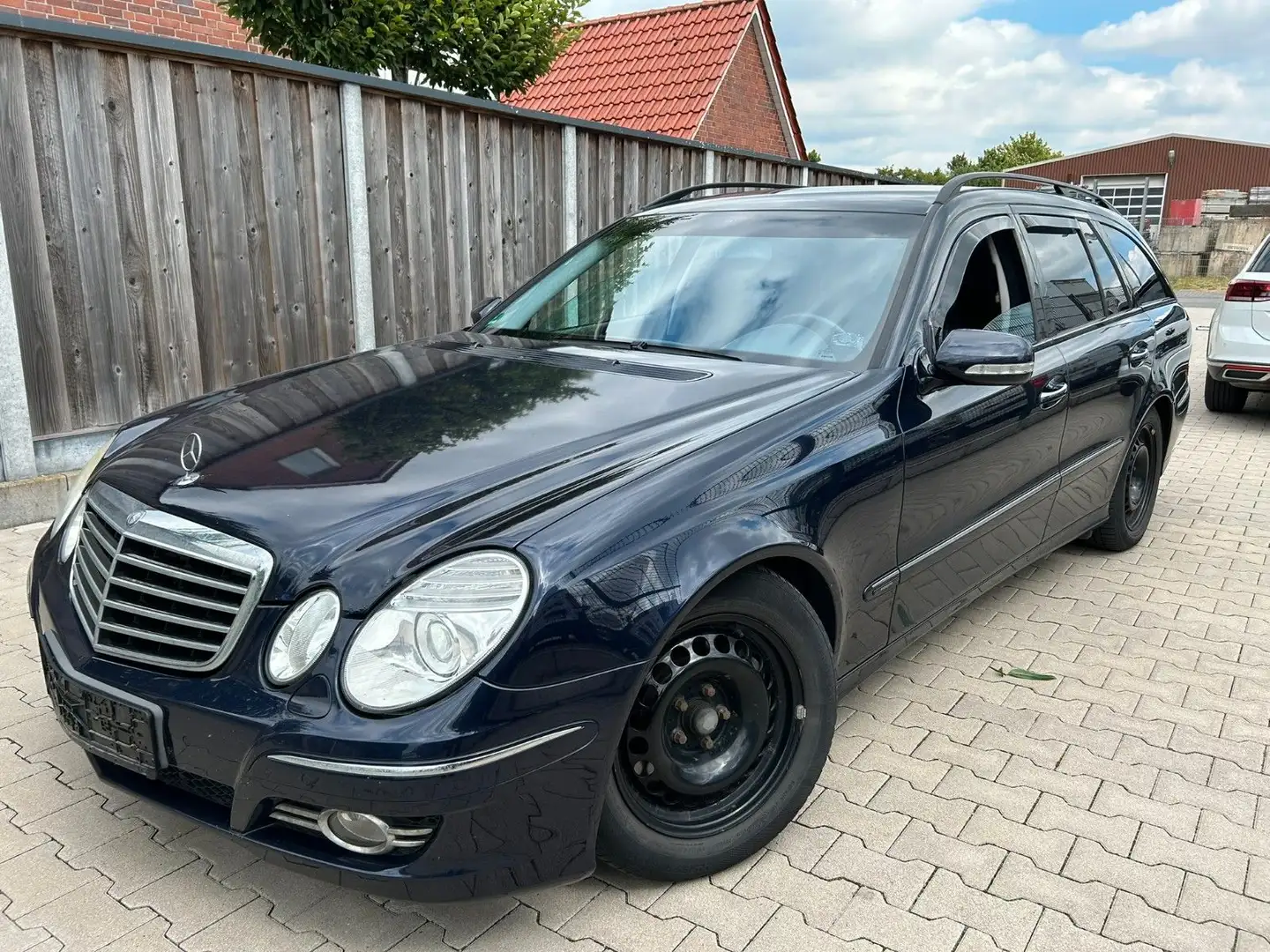 Mercedes-Benz E 220 T CDI  AVANTGARDE+SPORTPAKET/FACELIFT Bleu - 1