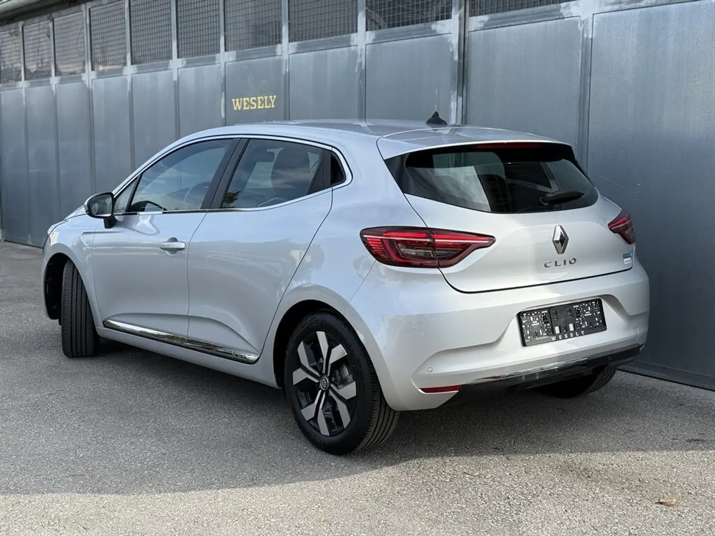 Renault Clio Techno E-TECH 140 Aut. Grau - 2