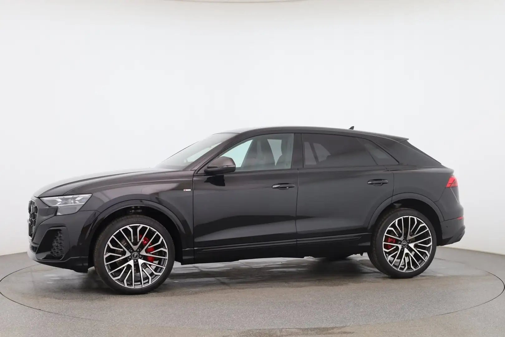 Audi Q8 50 TDI quattro Schwarz - 2