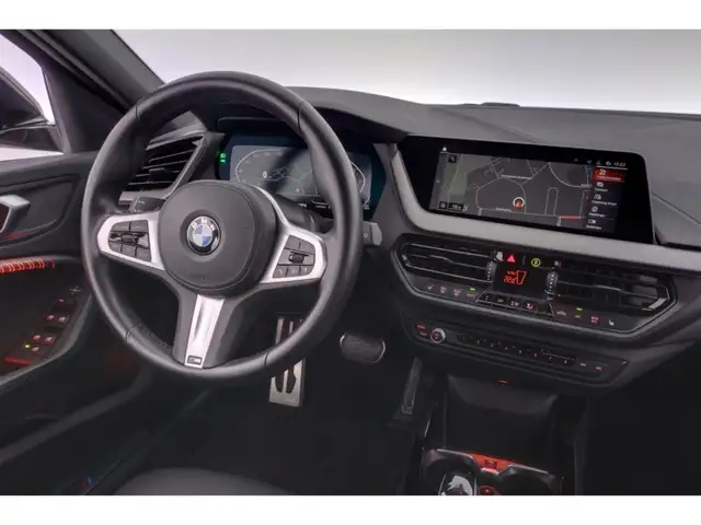 BMW 1 Series view 13