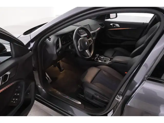 BMW 1 Series view 17