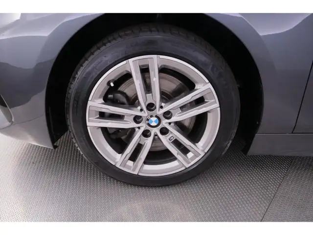 BMW 1 Series view 16
