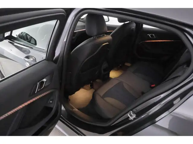 BMW 1 Series view 19