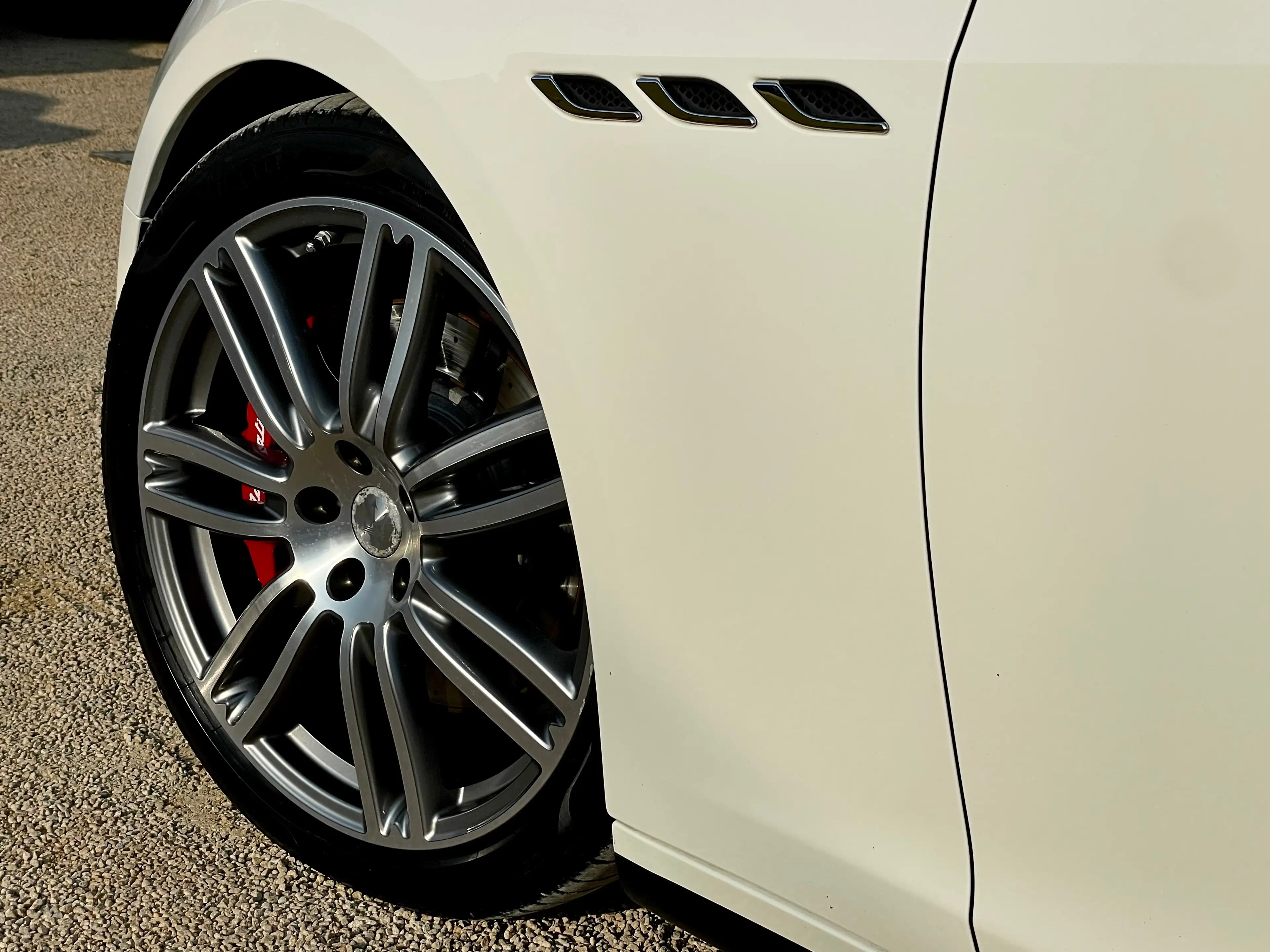 Maserati Ghibli 3.0 D/ TOIT OUVRANT/ ACTIVE SOUND/ CUIR/ XÉNON — photo 12