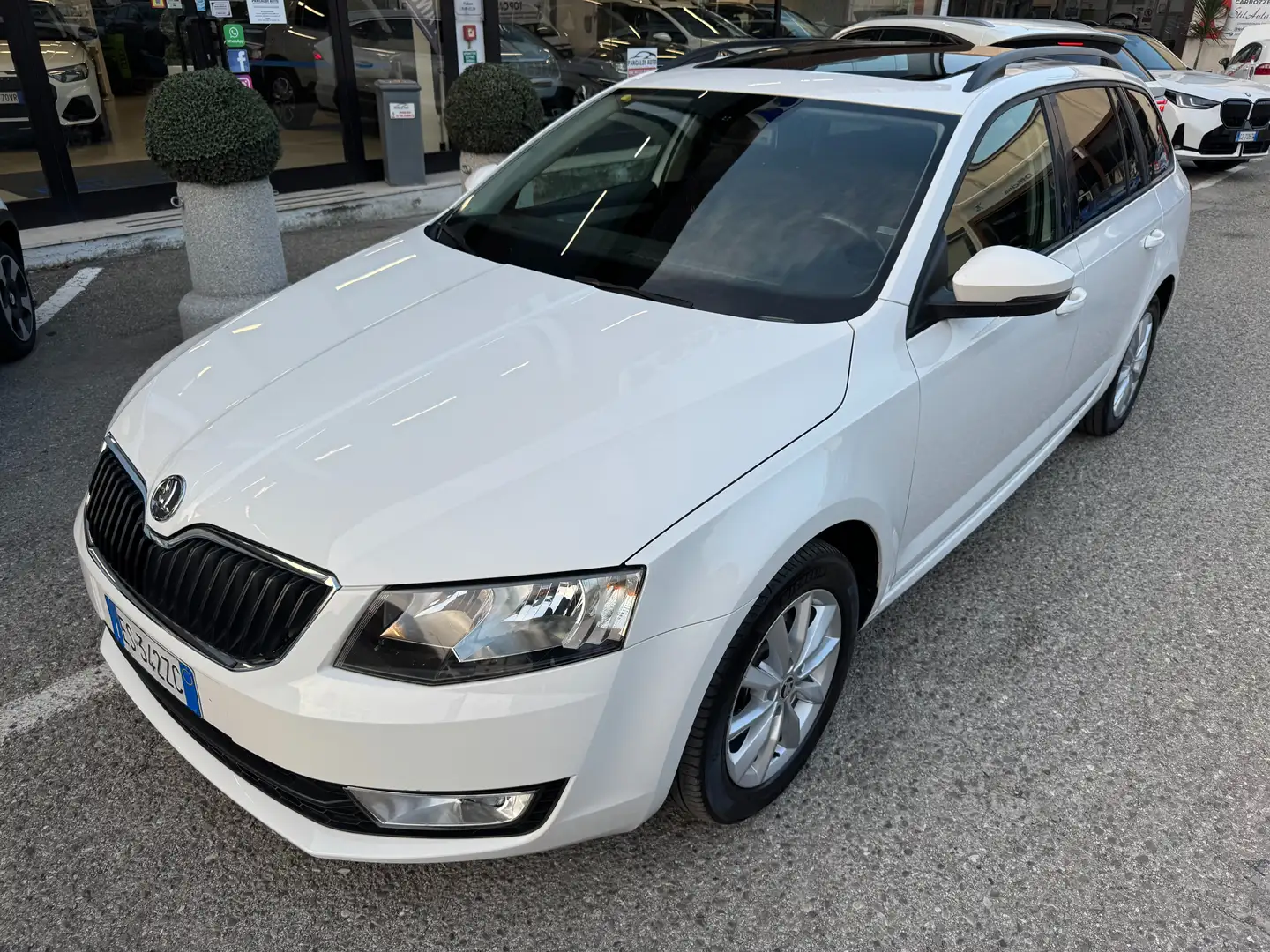 Skoda Octavia Wagon 1.6 tdi cr Ambition 105cv dsg,UNICO PROP.,TE Bianco - 1