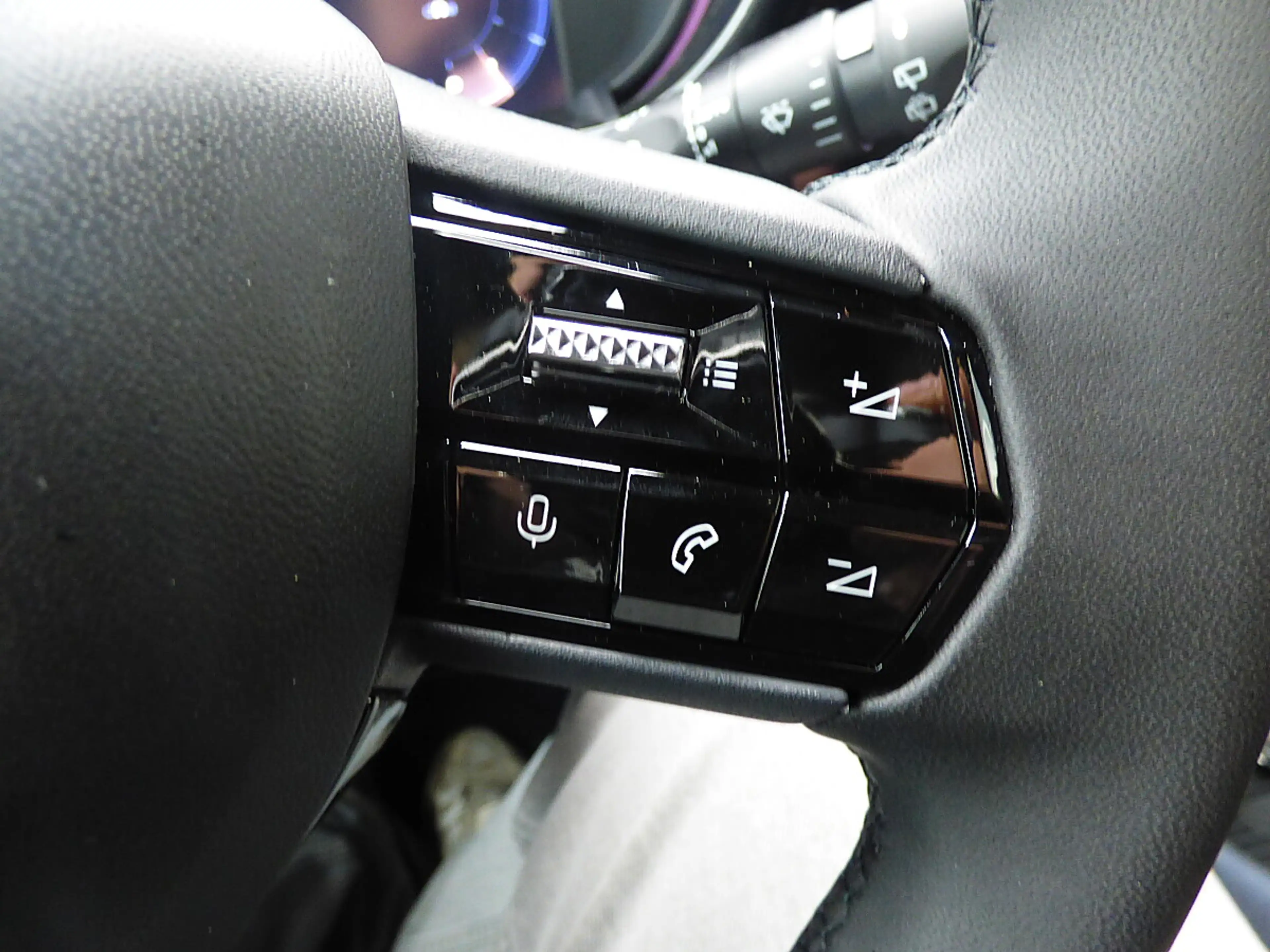 Alfa Romeo Junior Ibrida Sprint 1.2 MHEV e-DCT6 — photo 11