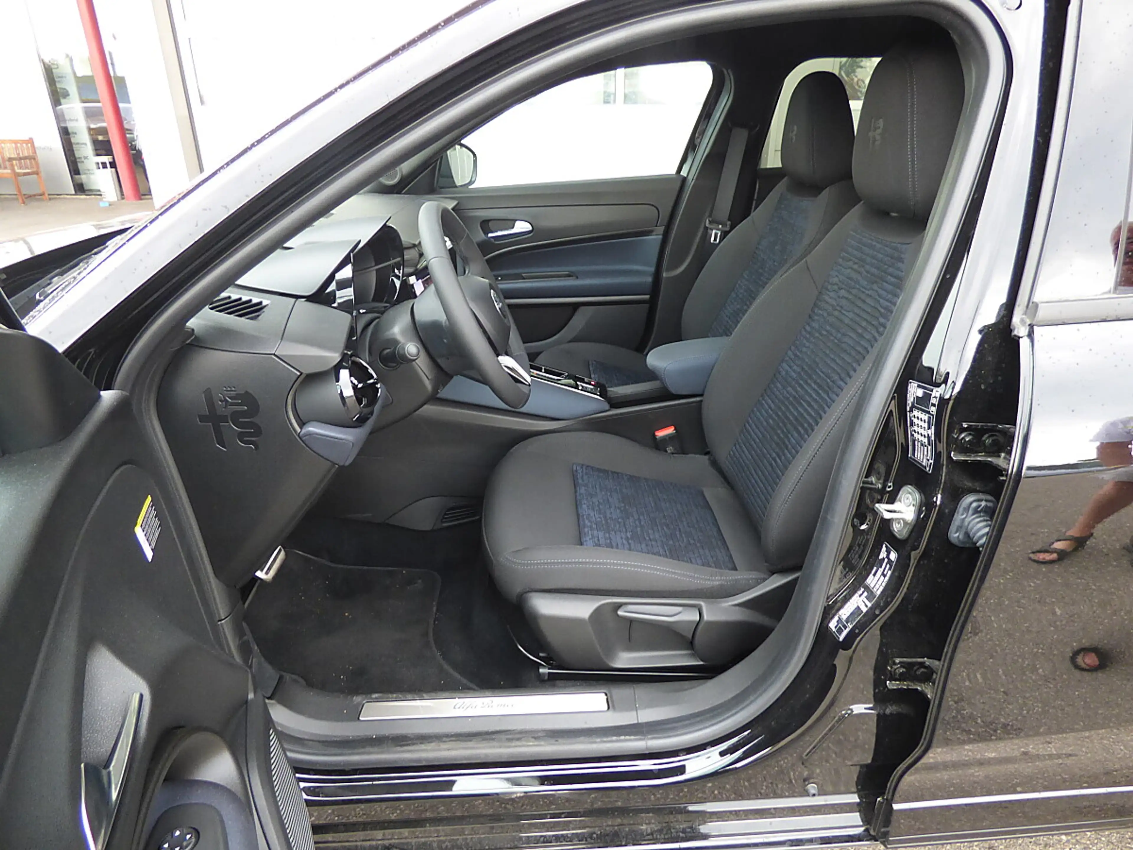 Alfa Romeo Junior Ibrida Sprint 1.2 MHEV e-DCT6 — photo 7