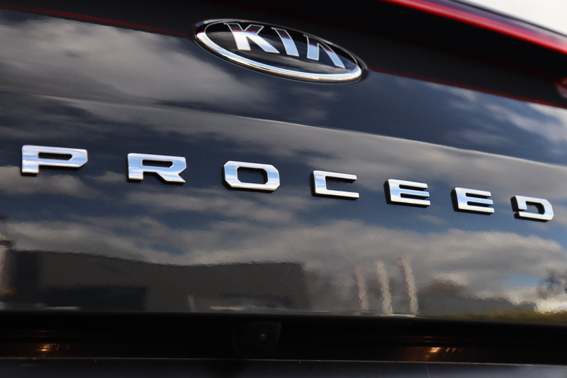 Kia ProCeed / pro_cee'd 1.6 T-GDI GT / PANODAK / KEYLESS / MEMORY / JBL / — photo 39