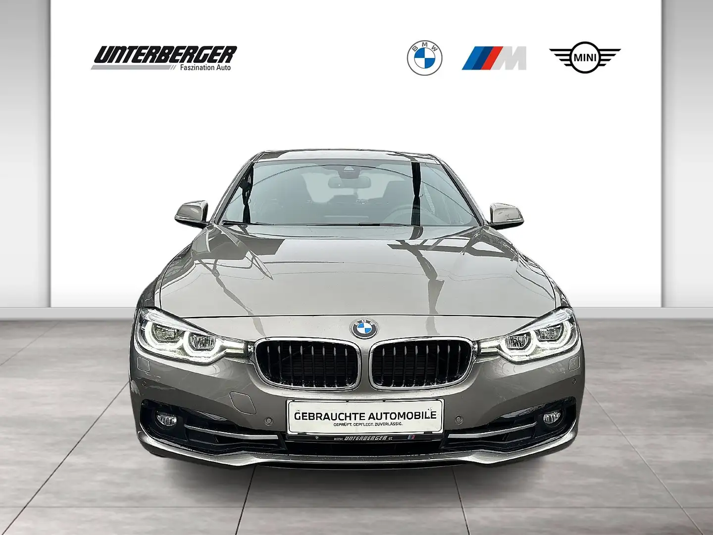BMW 320 i Sport Line // Aut // Head-Up// LED Silber - 2