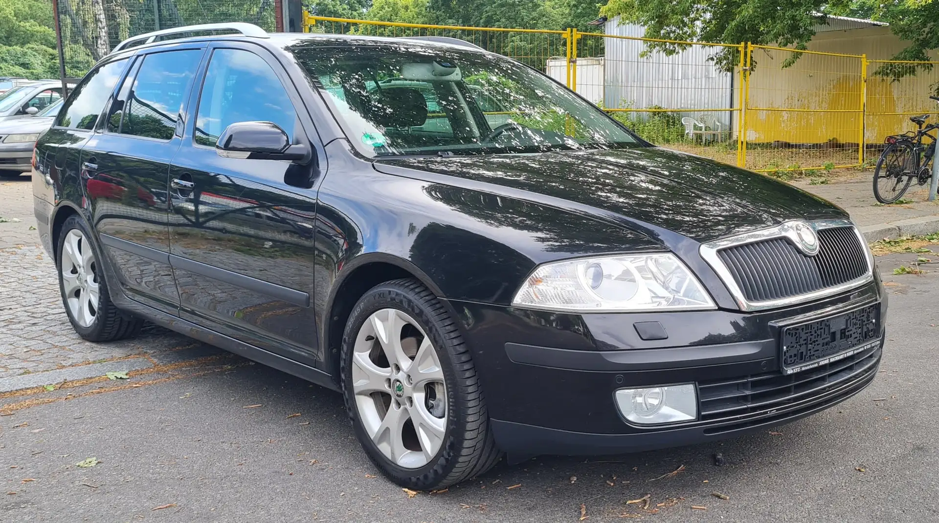 Skoda Octavia Elegance 1.Vorhalter Scheckheft/ Top gepflegt Schwarz - 1