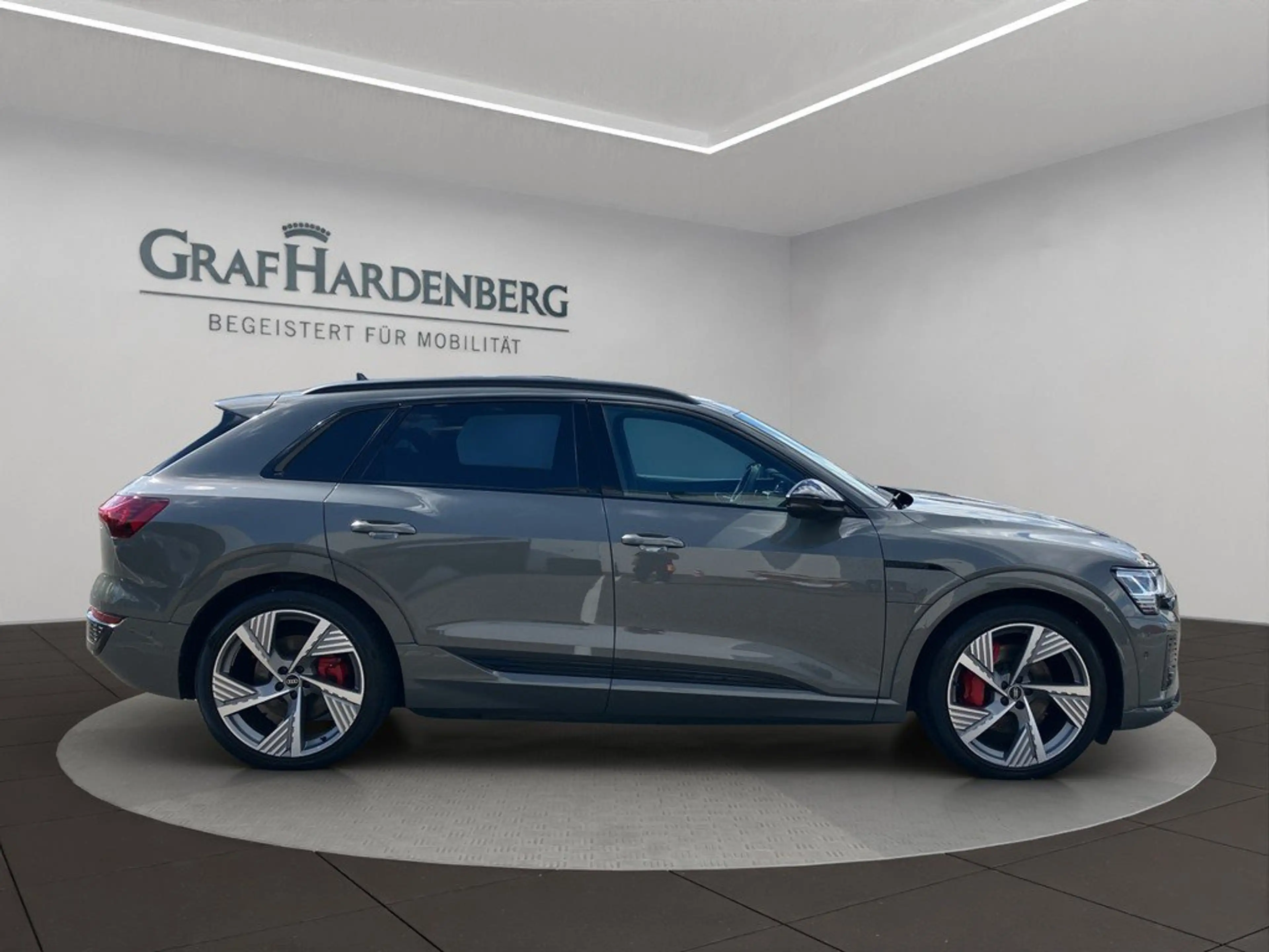 Audi Q8 e-tron 55 qu. S line Matrix B&O 360° ACC AHK — photo 6