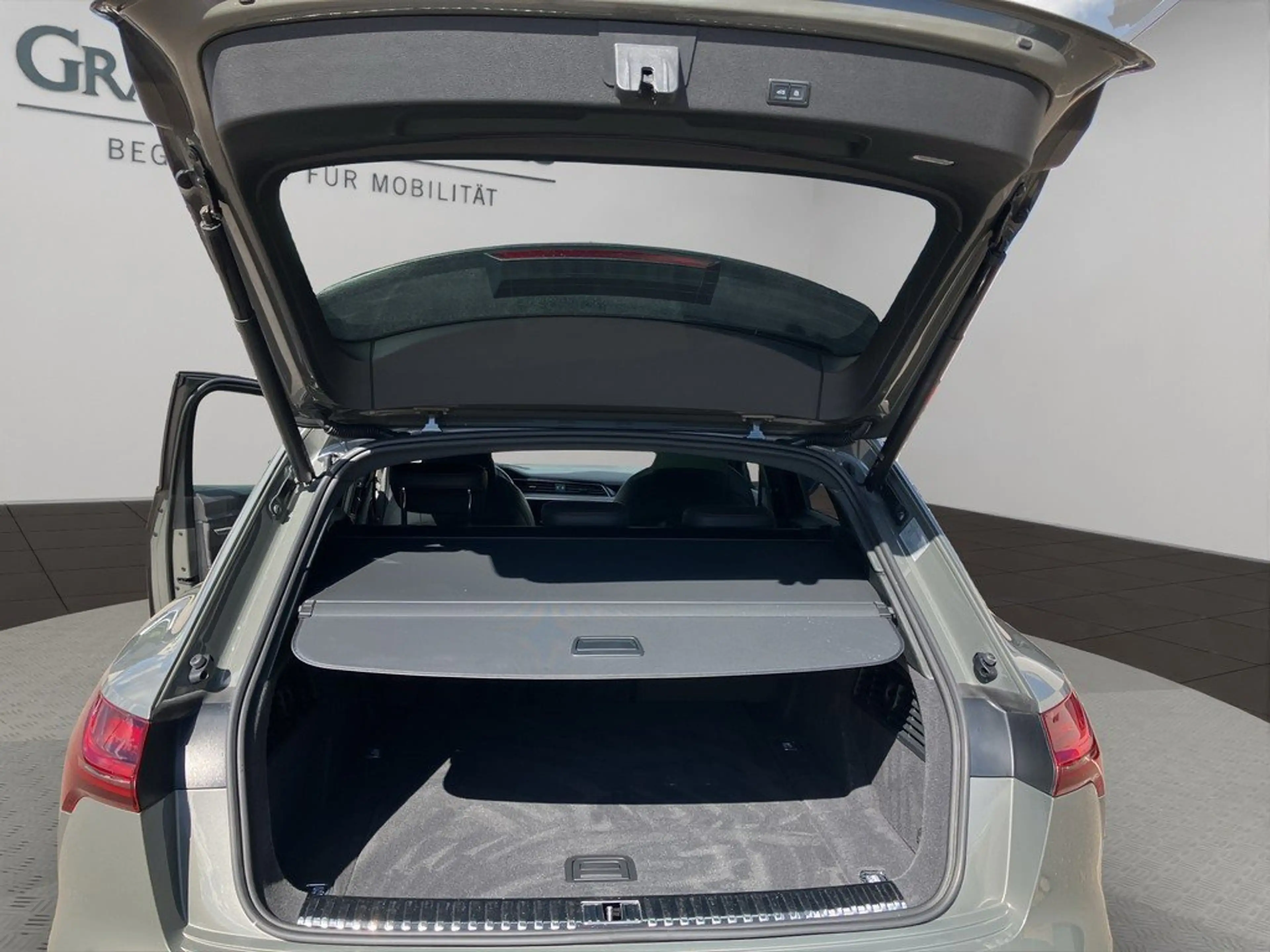 Audi Q8 e-tron 55 qu. S line Matrix B&O 360° ACC AHK — photo 15