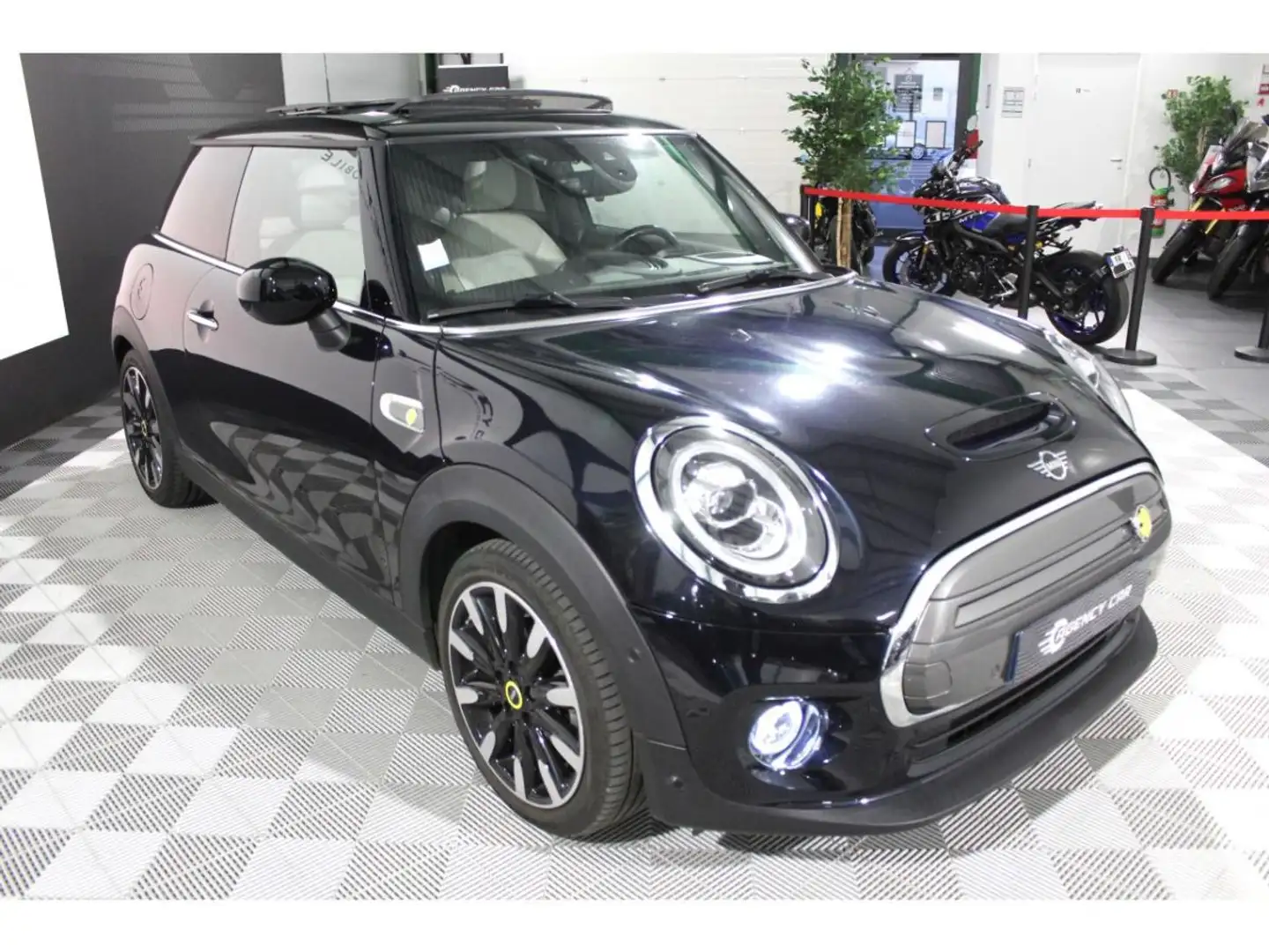 MINI One SE Yours Electric 184CH F56 LCI Negro - 2