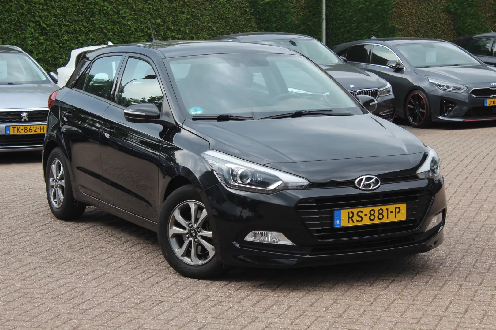 Hyundai i20 1.0 T-GDI Comfort / Trekhaak / Camera / Navigatie Zwart - 1