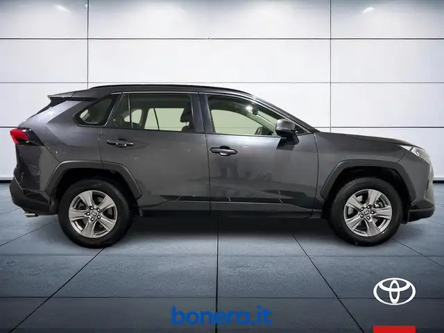 Toyota Rav4 view 5