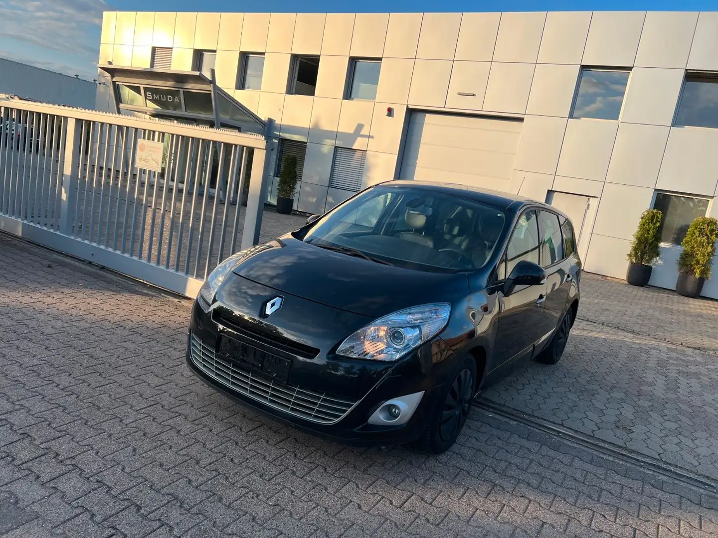 Renault Grand Scenic Megane AHK*NAVI*SHZ*LEDER*TEMPO*PDC Schwarz - 1