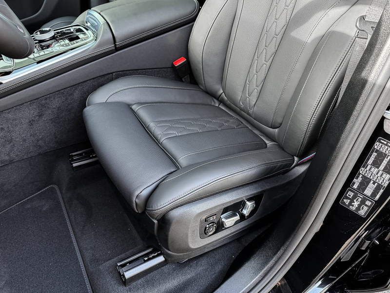 BMW X7 xDrive40d M Sportpaket * Sitzheizung vorne und hin — photo 14