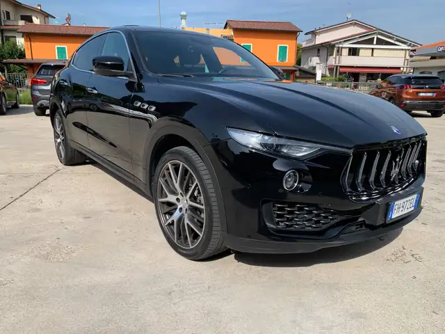 Maserati Levante 3.0D V6 275cv auto  FULL-OPTIONAL  "21 TETTO EL.