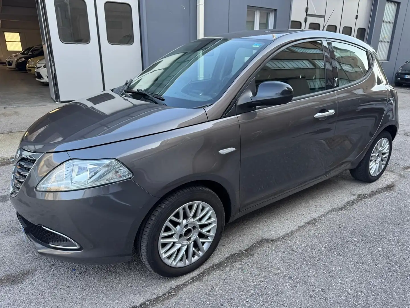 Lancia Ypsilon 1.3 MJT 95CV Gold*CLIMA*CERCHI Grau - 2