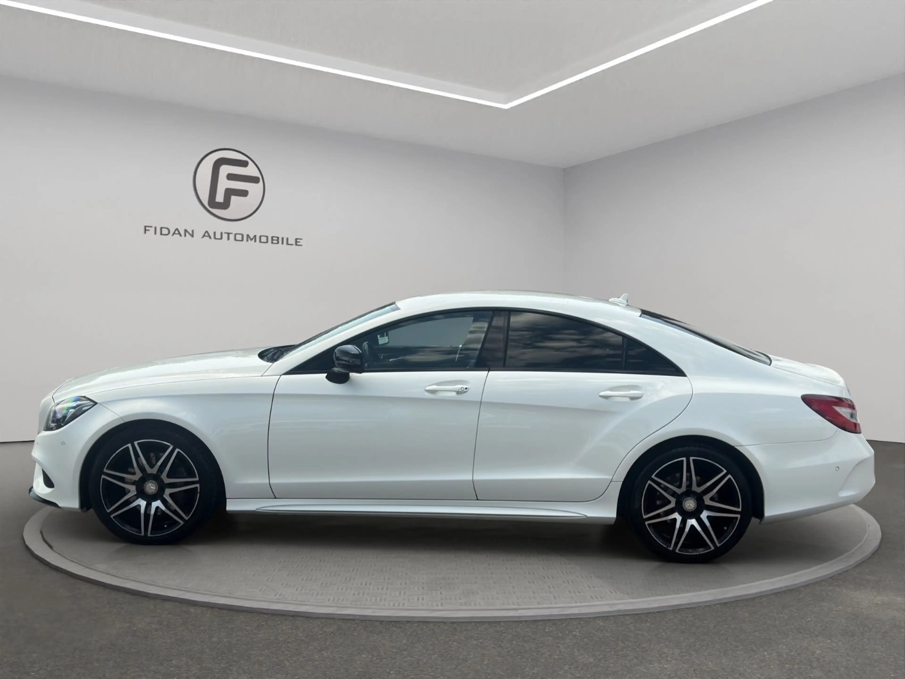 Mercedes-Benz CLS 350 d AMG-Line 4Matic*Designo*Night*MBEAM*Dis — photo 2