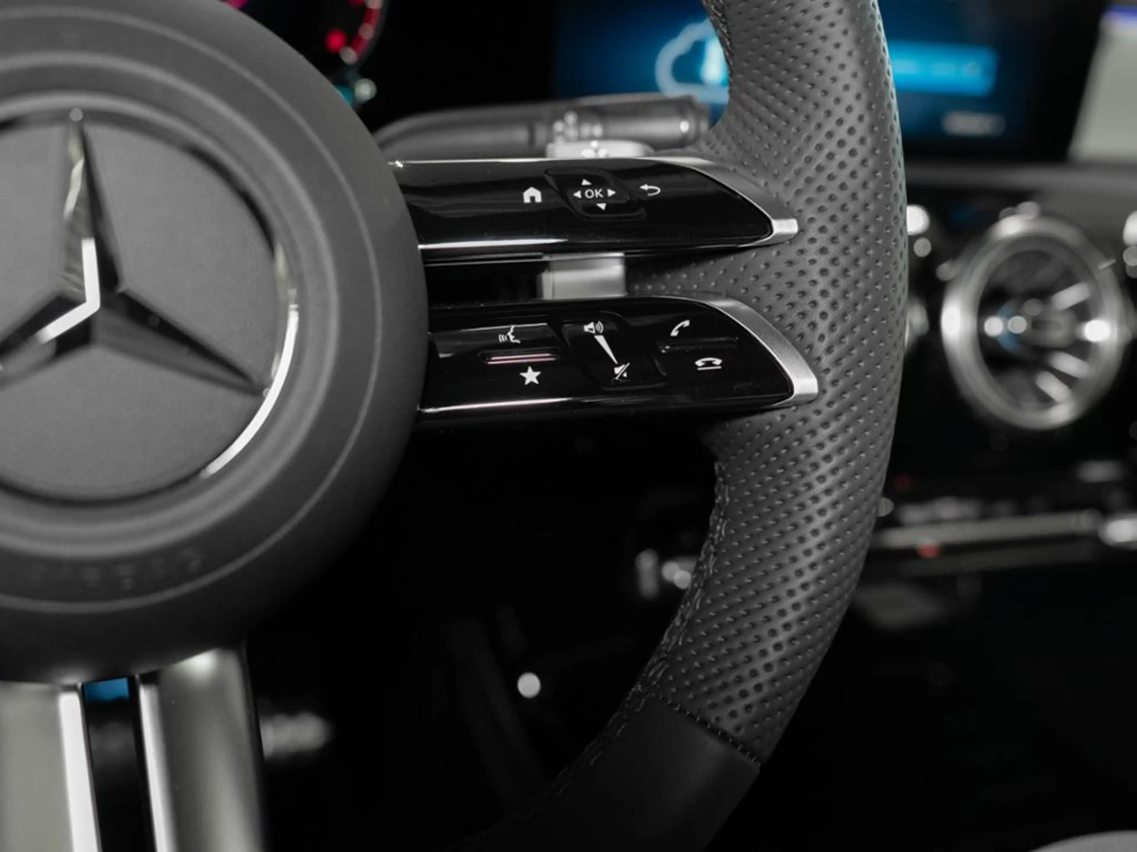 Mercedes-Benz A 200 AMG NIGHT MULTI 360 DISTR KAMERA PANO SPUR — photo 15