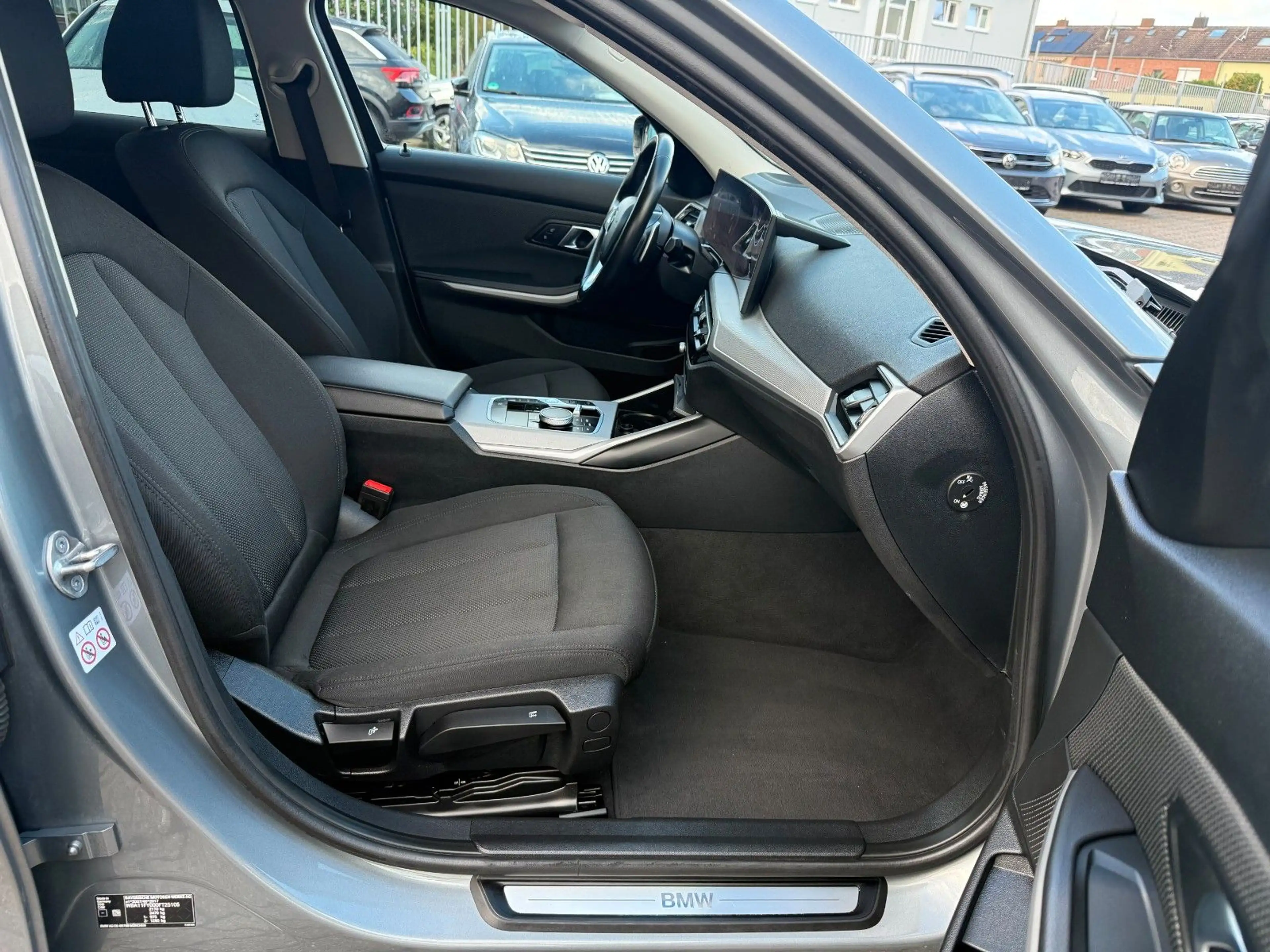 BMW 318 i Touring Automatik, Kamera, Head-Up — photo 11