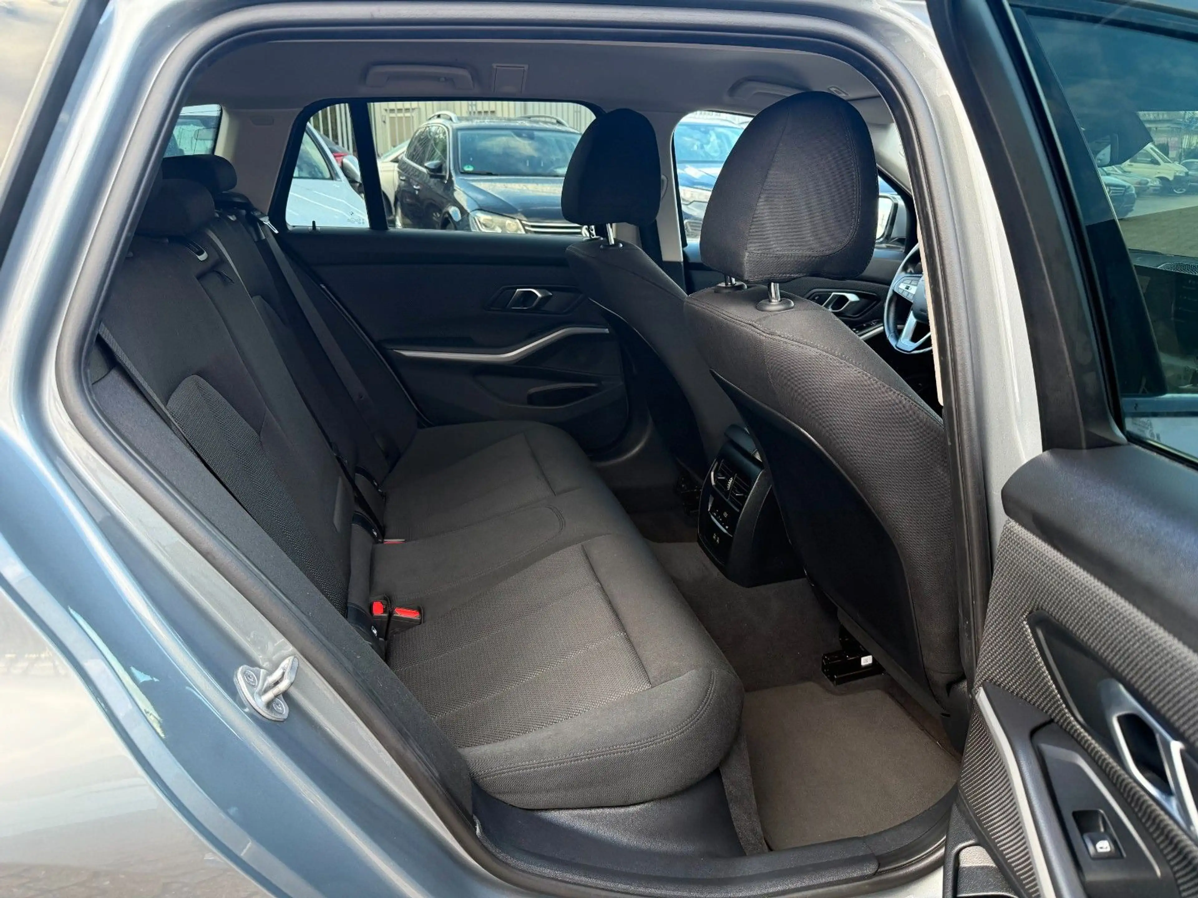 BMW 318 i Touring Automatik, Kamera, Head-Up — photo 9