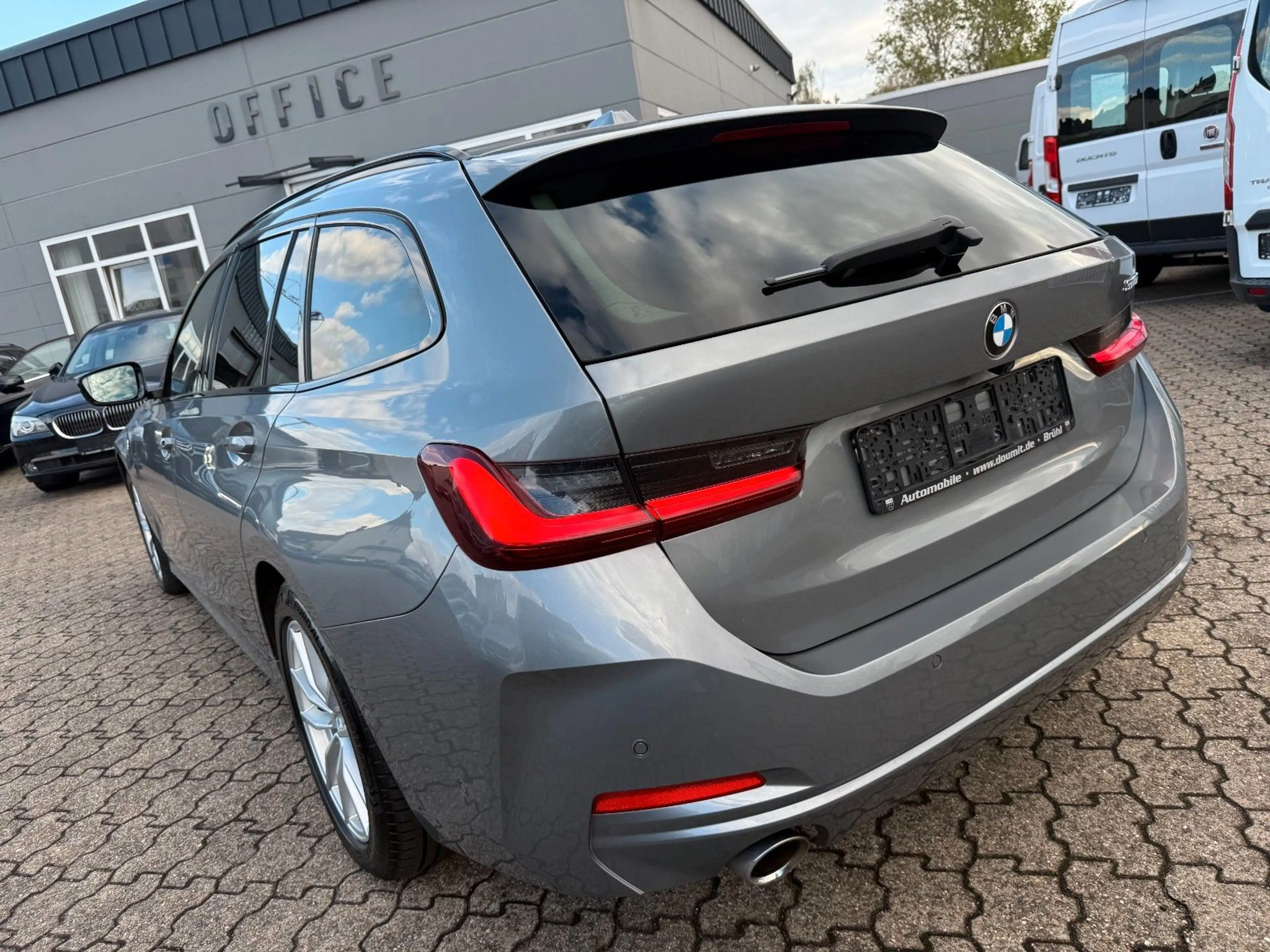 BMW 318 i Touring Automatik, Kamera, Head-Up — photo 6